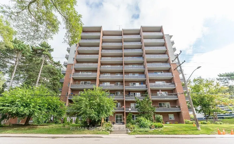 15 Elizabeth Street N, #704