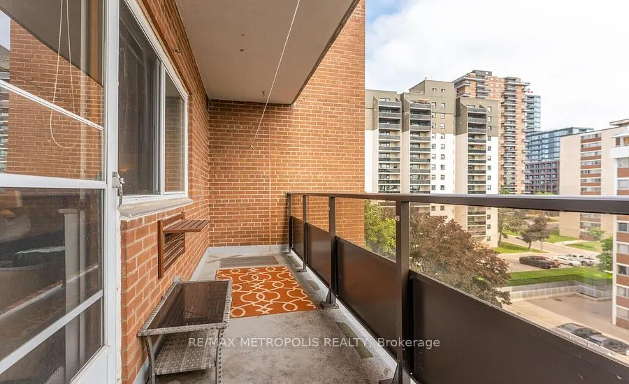 15 Elizabeth Street N, #704