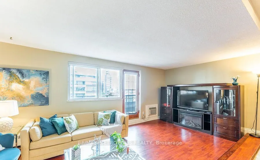 15 Elizabeth Street N, #704
