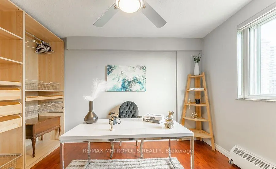 15 Elizabeth Street N, #704