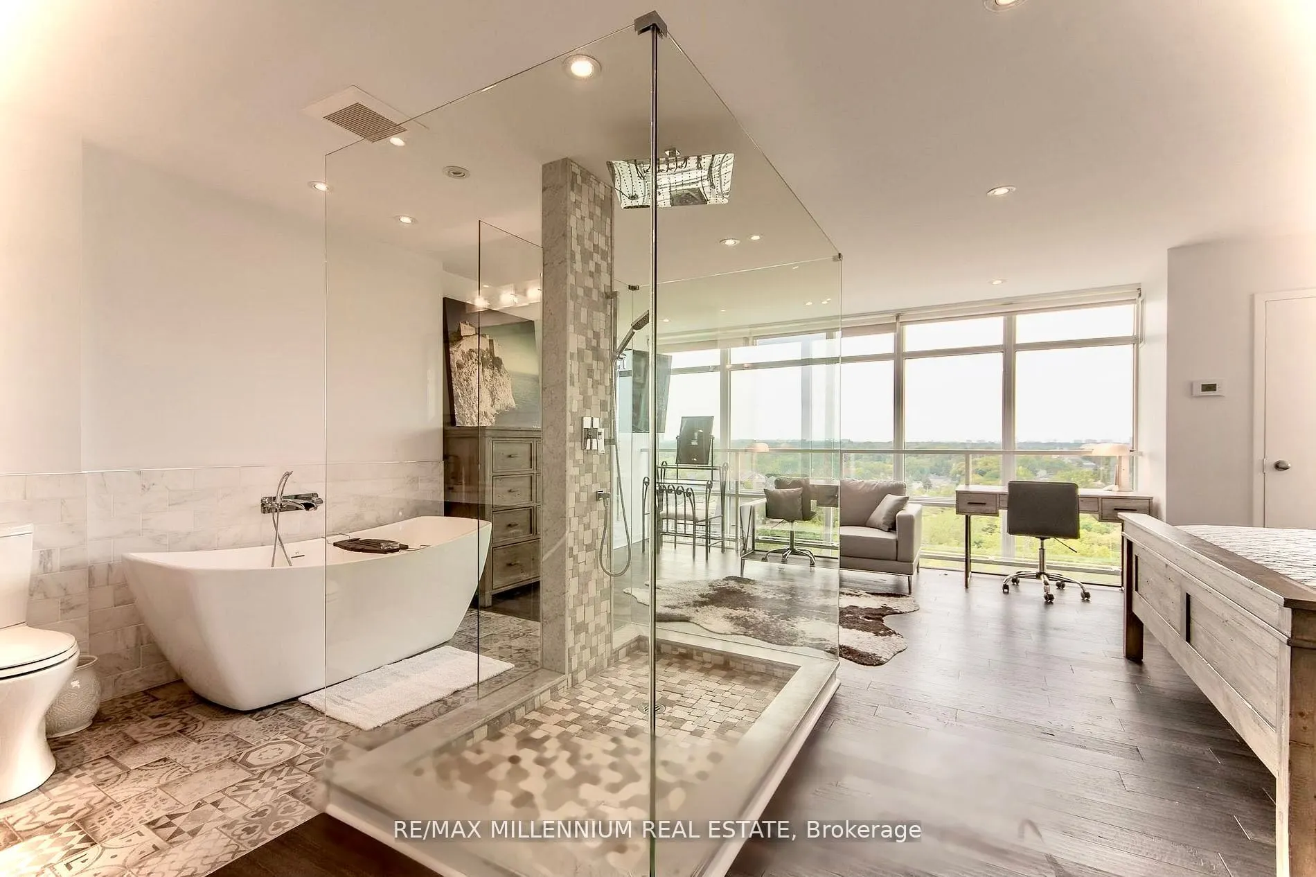 250 Manitoba Street, #827