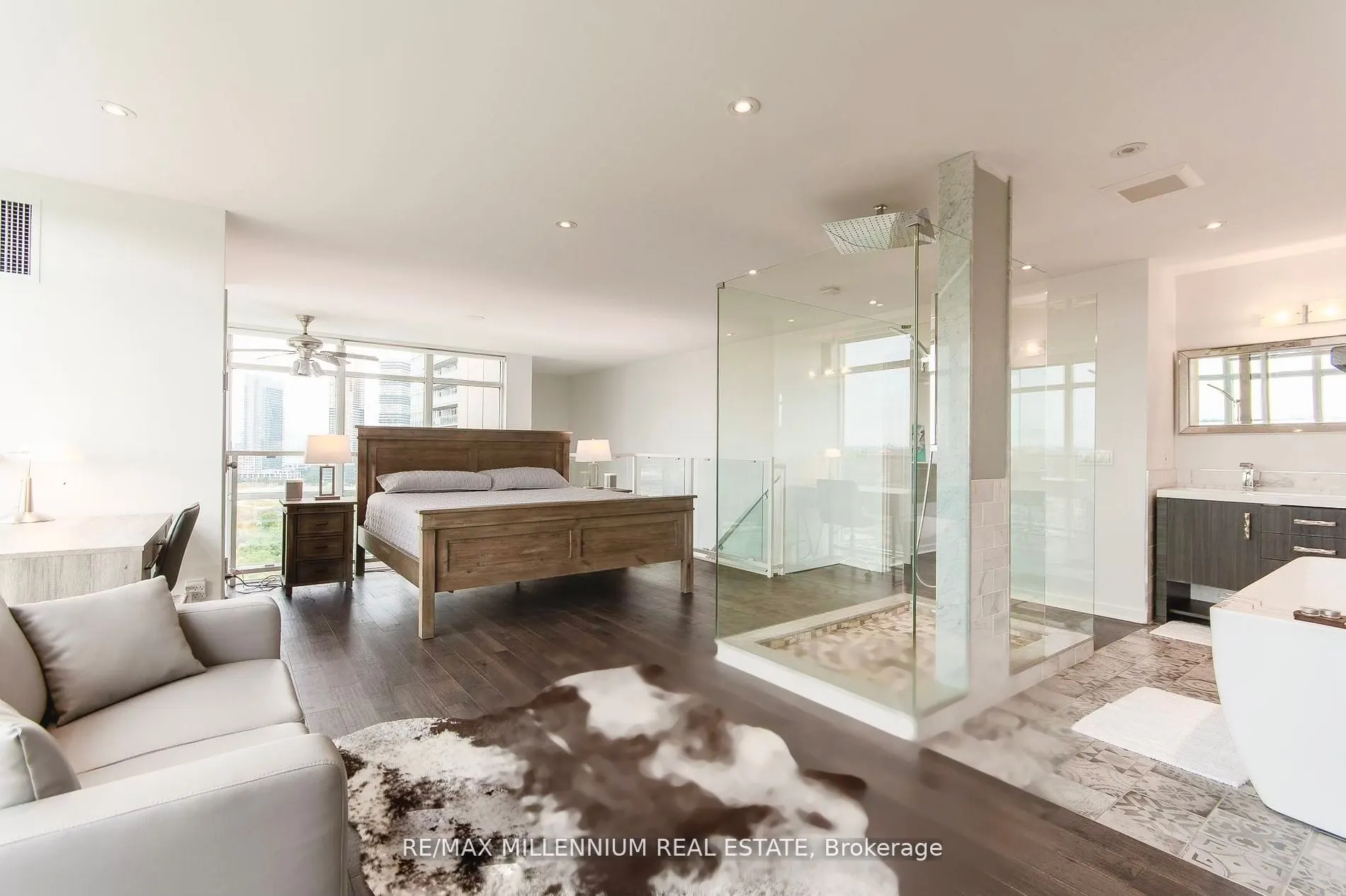 250 Manitoba Street, #827