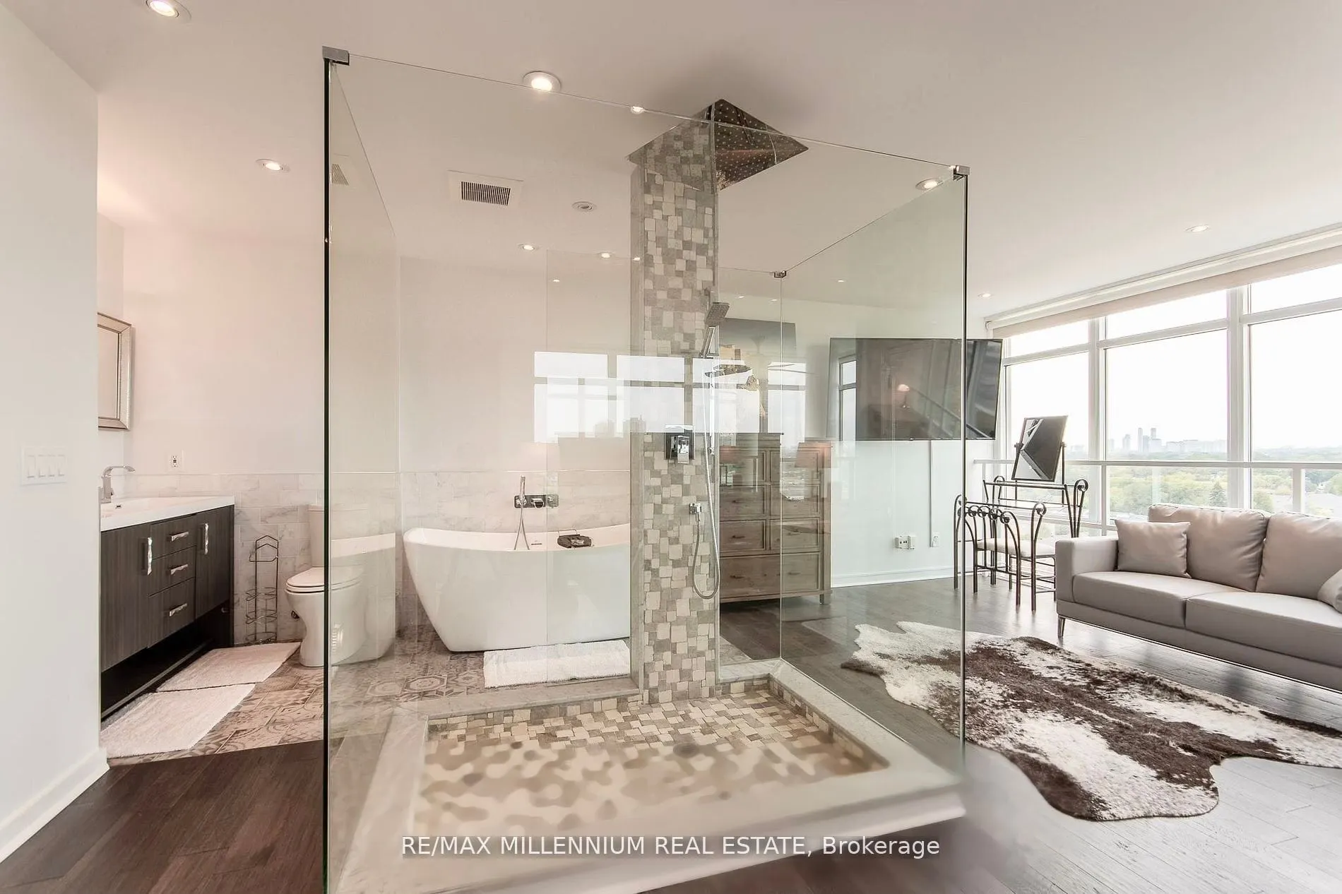 250 Manitoba Street, #827