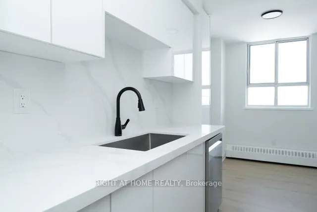1625 Bloor Street E, #815
