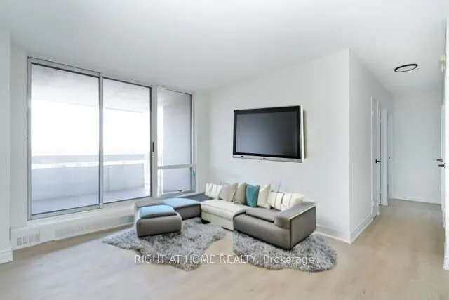 1625 Bloor Street E, #815