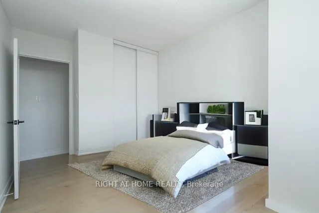 1625 Bloor Street E, #815