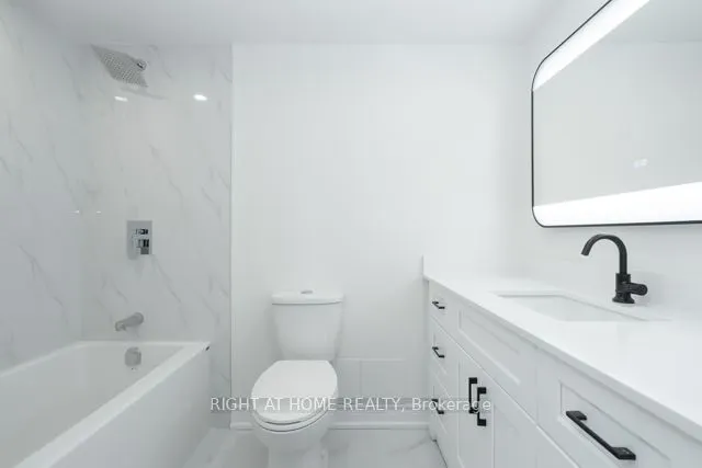 1625 Bloor Street E, #815