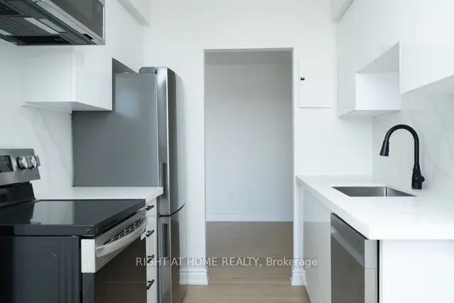 1625 Bloor Street E, #815