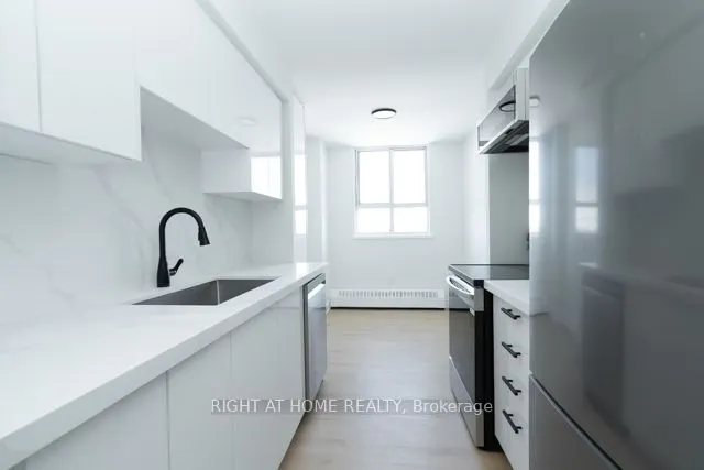 1625 Bloor Street E, #815