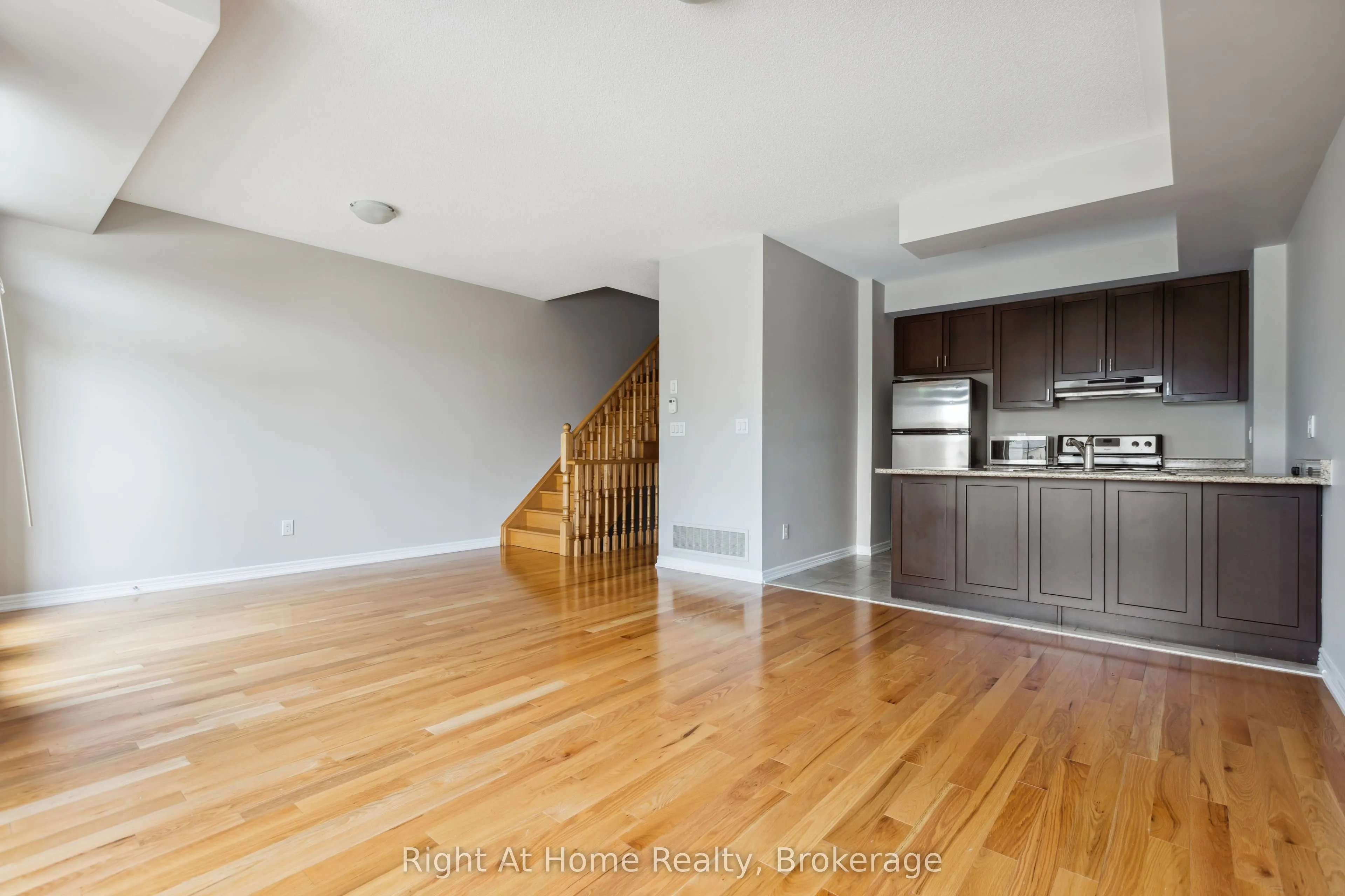 2546 GRAND OAK Trail