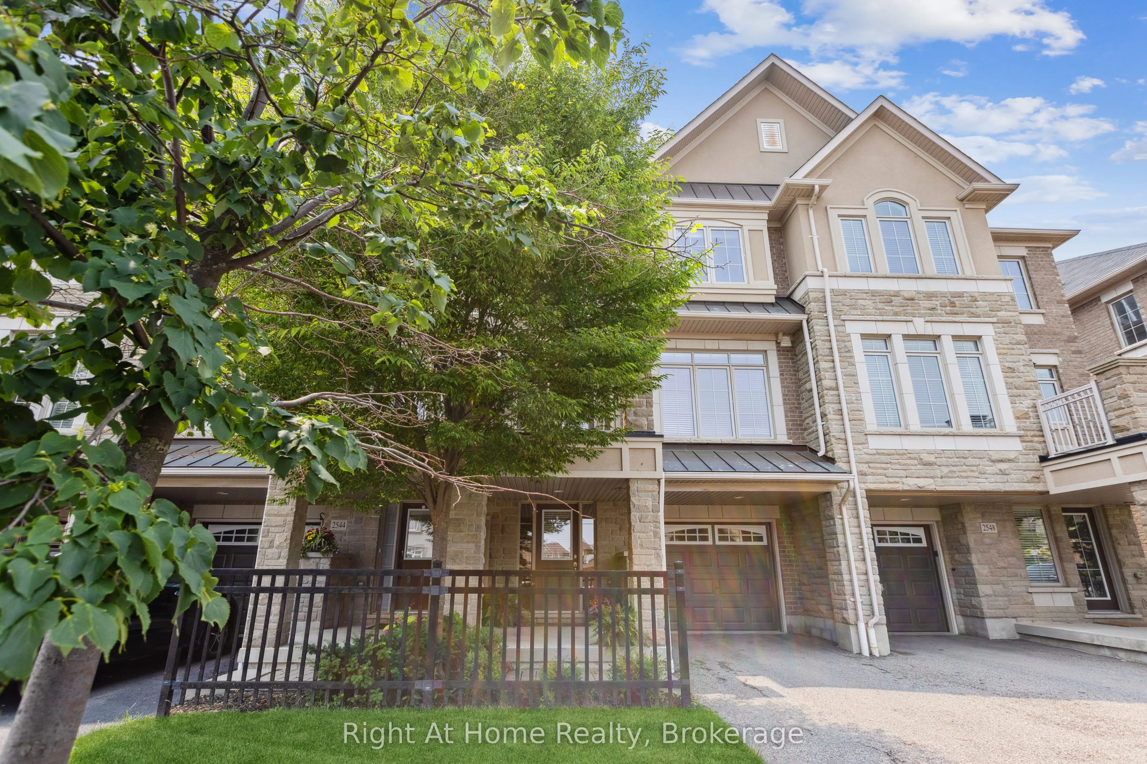 2546 GRAND OAK Trail