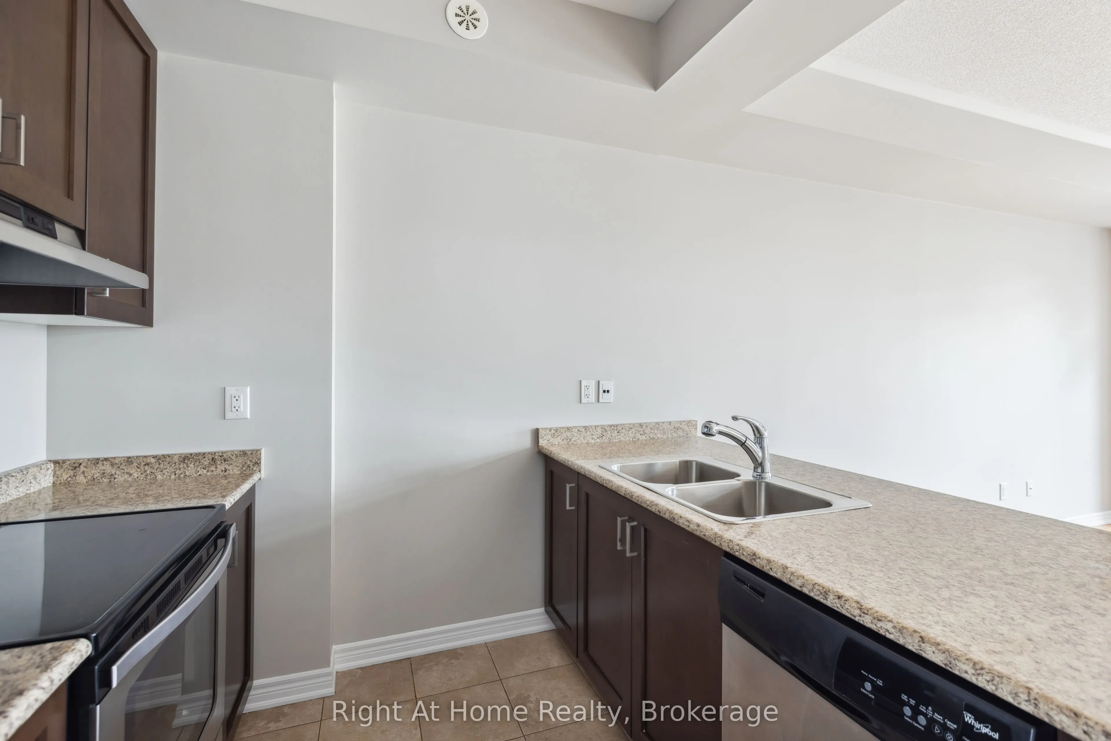 2546 GRAND OAK Trail
