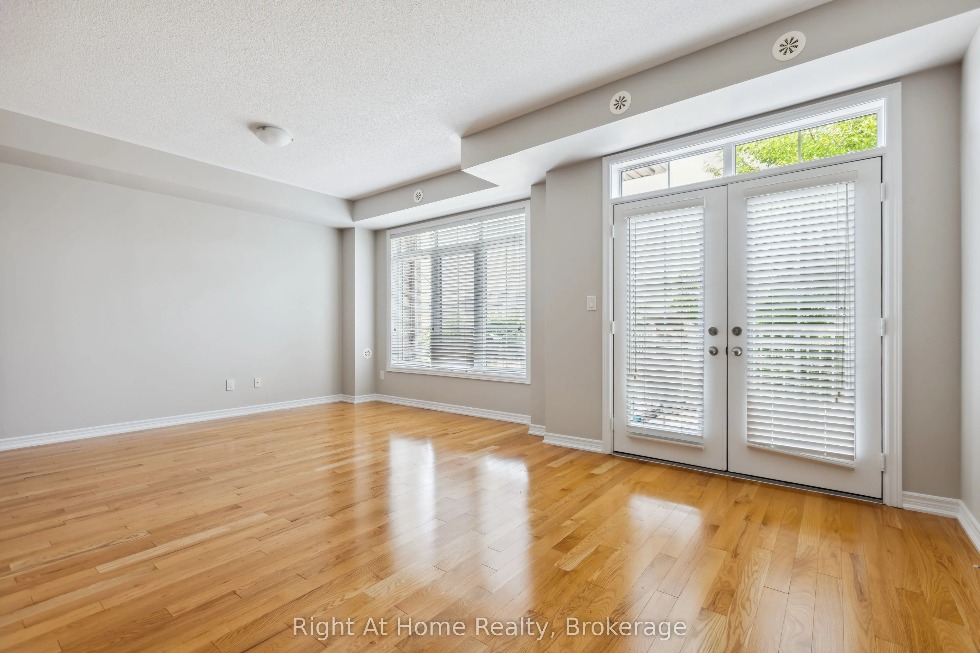 2546 GRAND OAK Trail