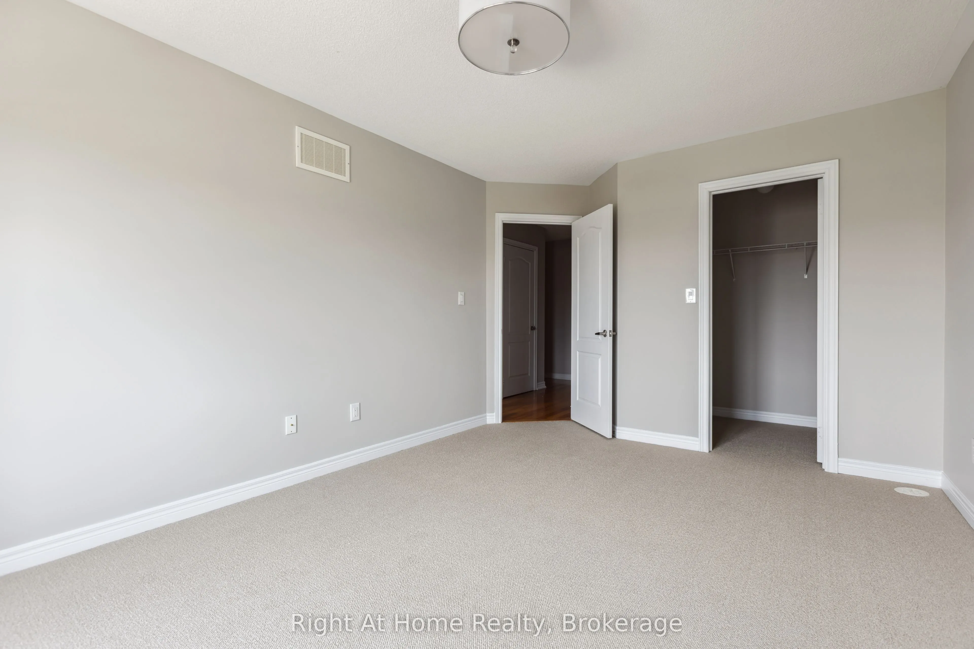 2546 GRAND OAK Trail