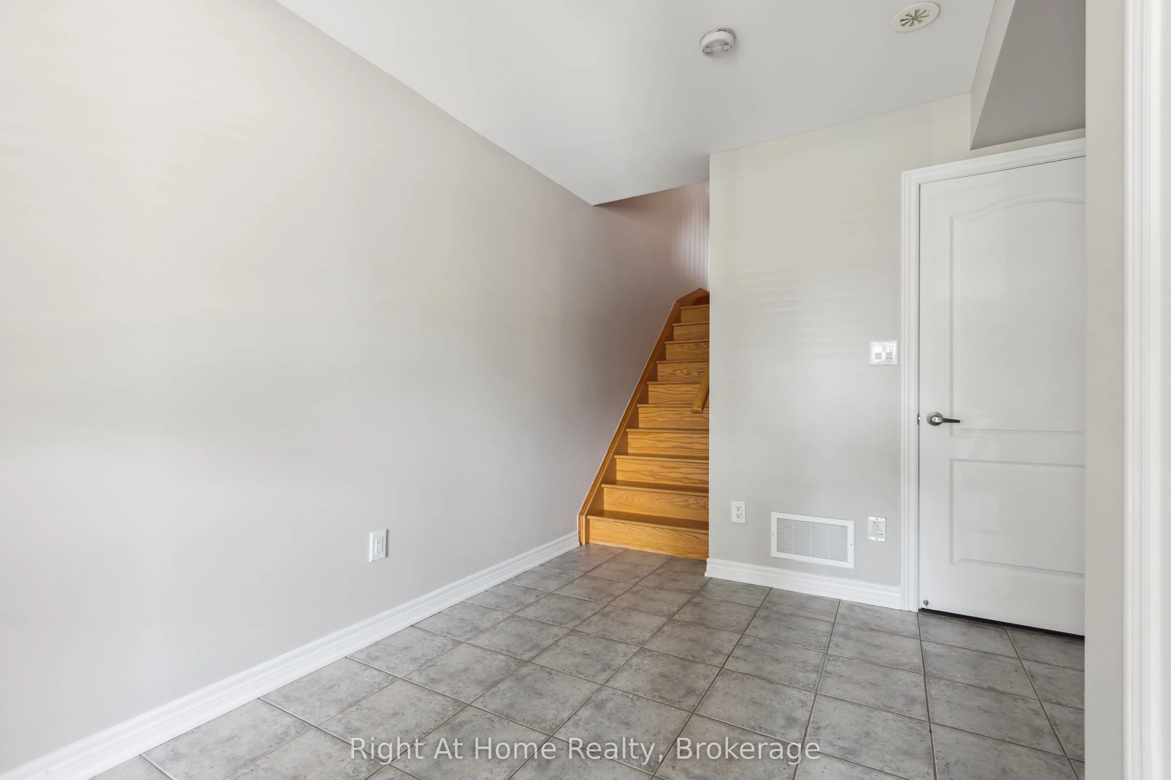 2546 GRAND OAK Trail