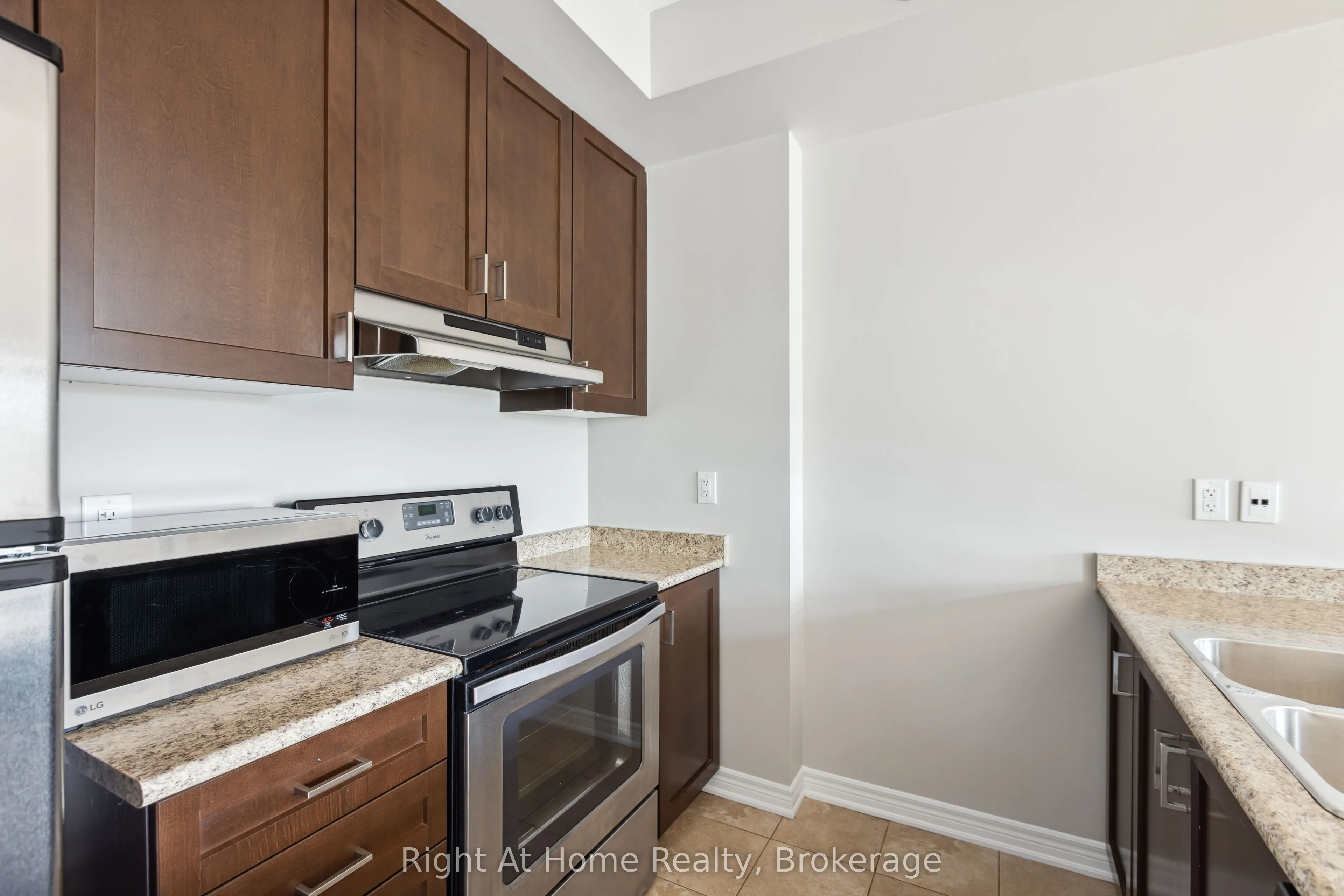 2546 GRAND OAK Trail