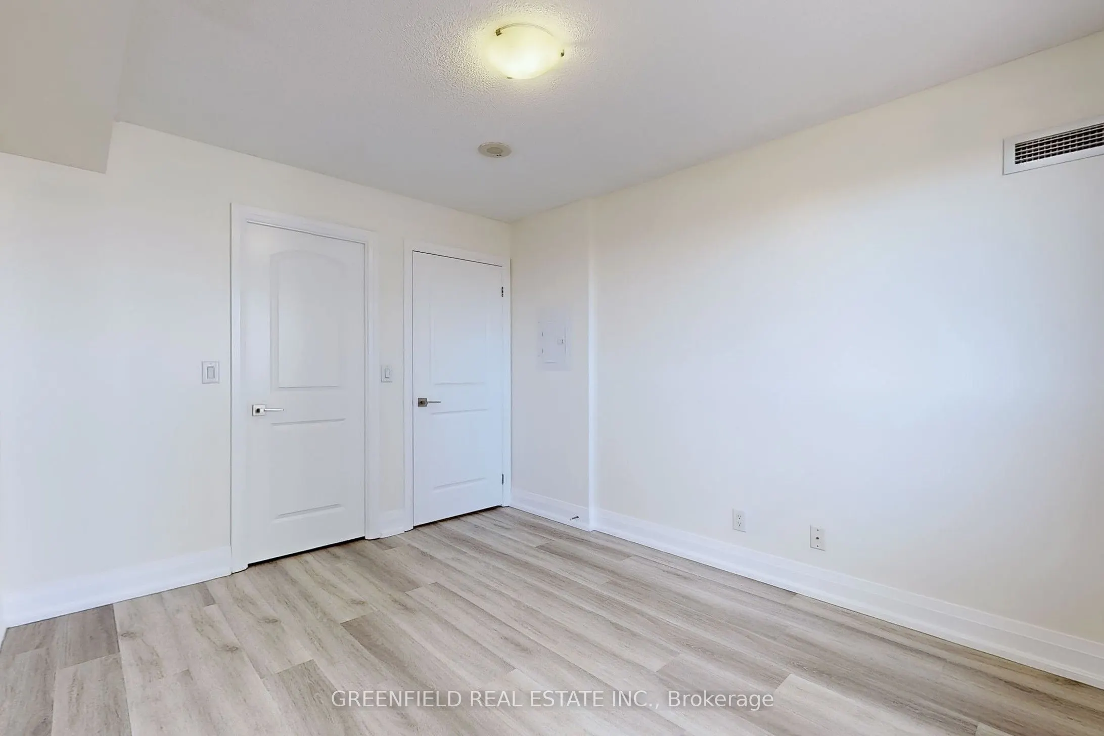 1 De Boers Drive, #604
