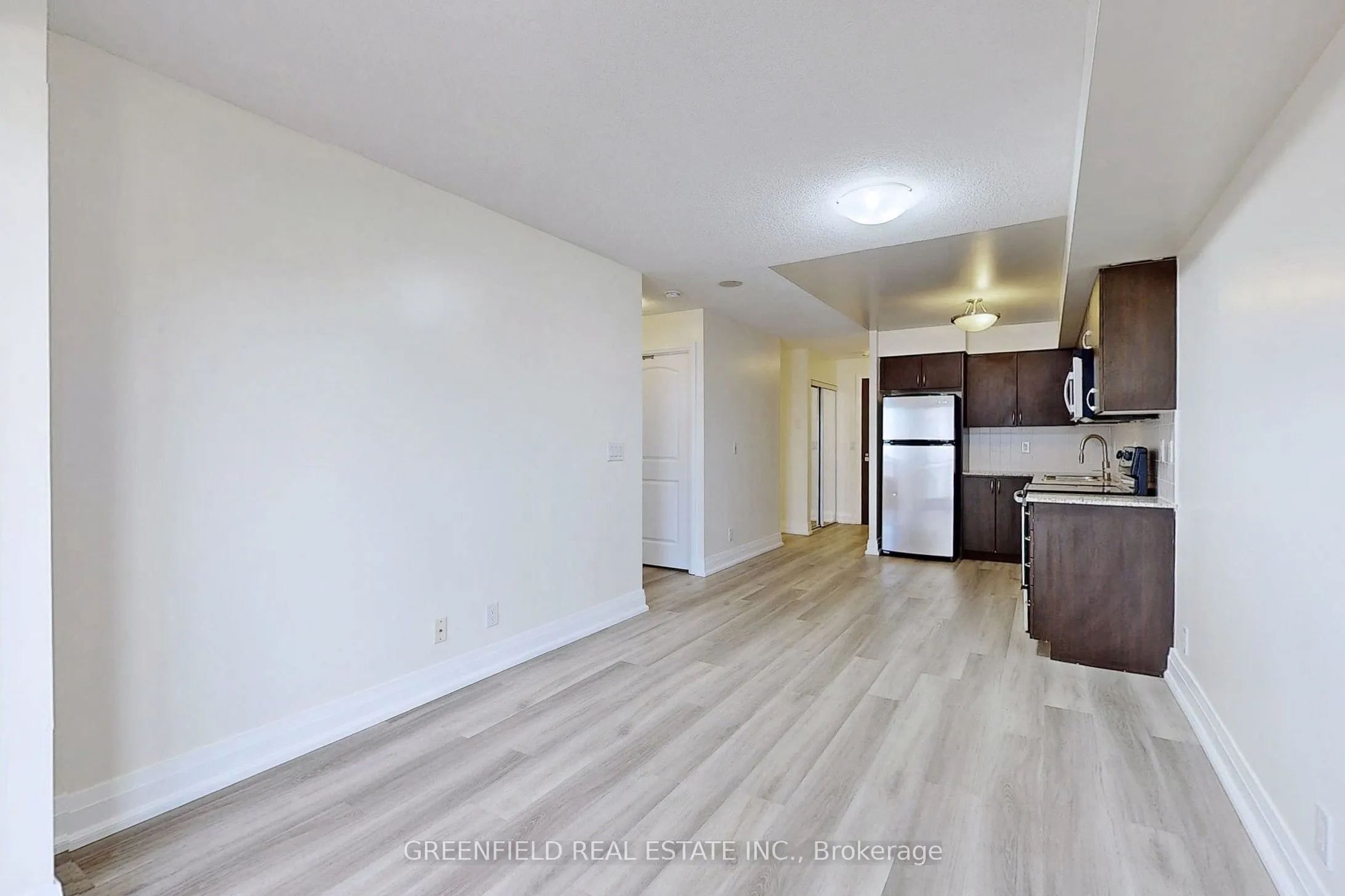 1 De Boers Drive, #604