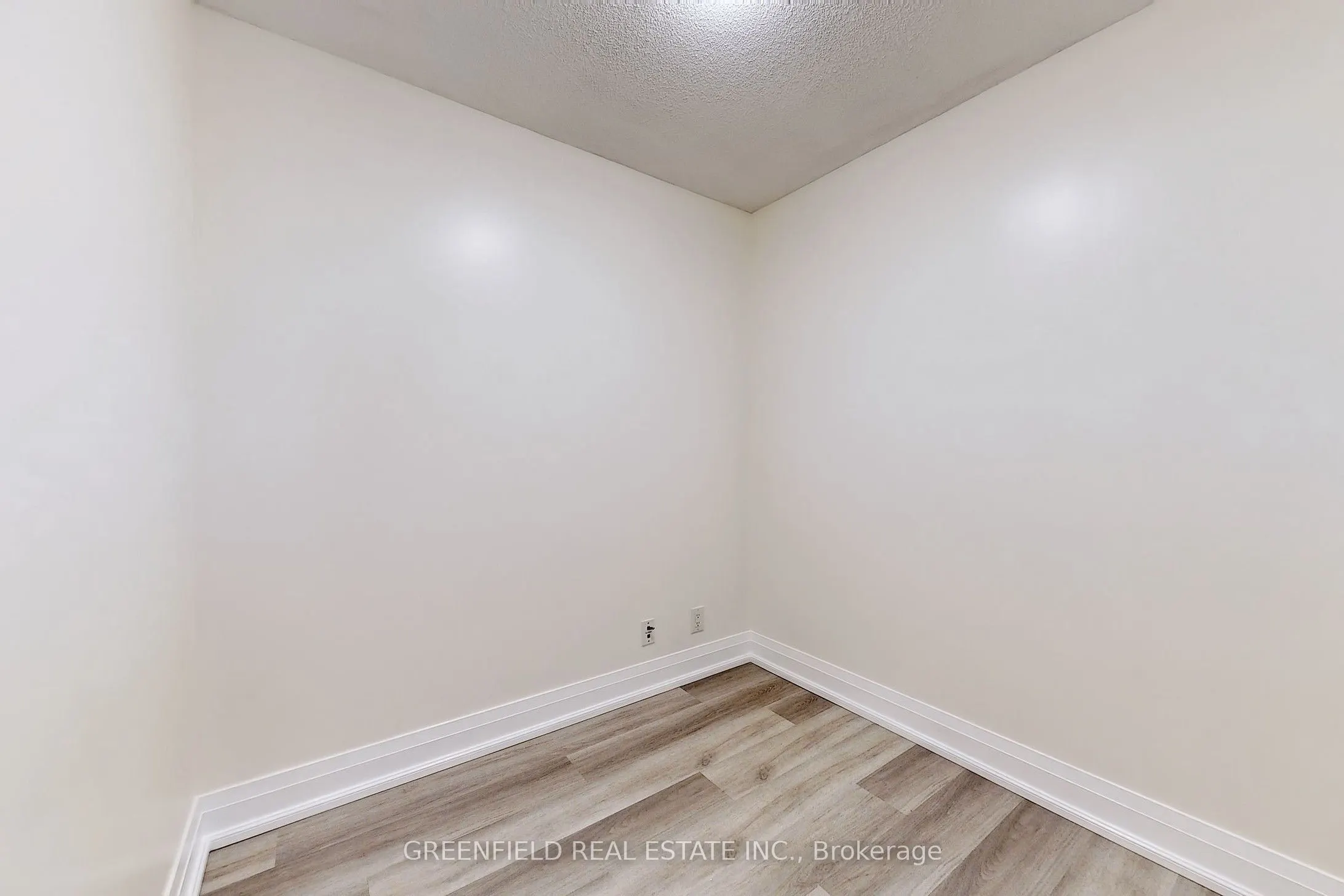 1 De Boers Drive, #604
