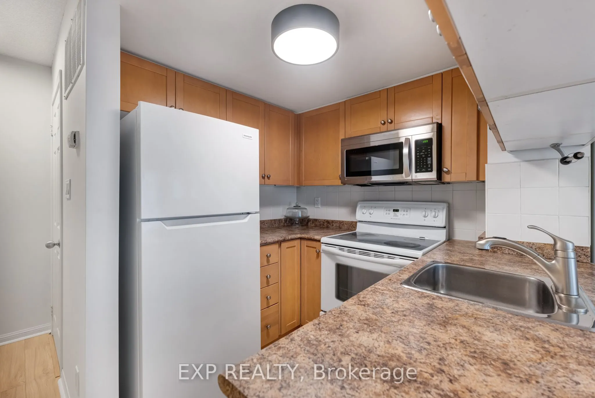 12 Laidlaw Street, #806