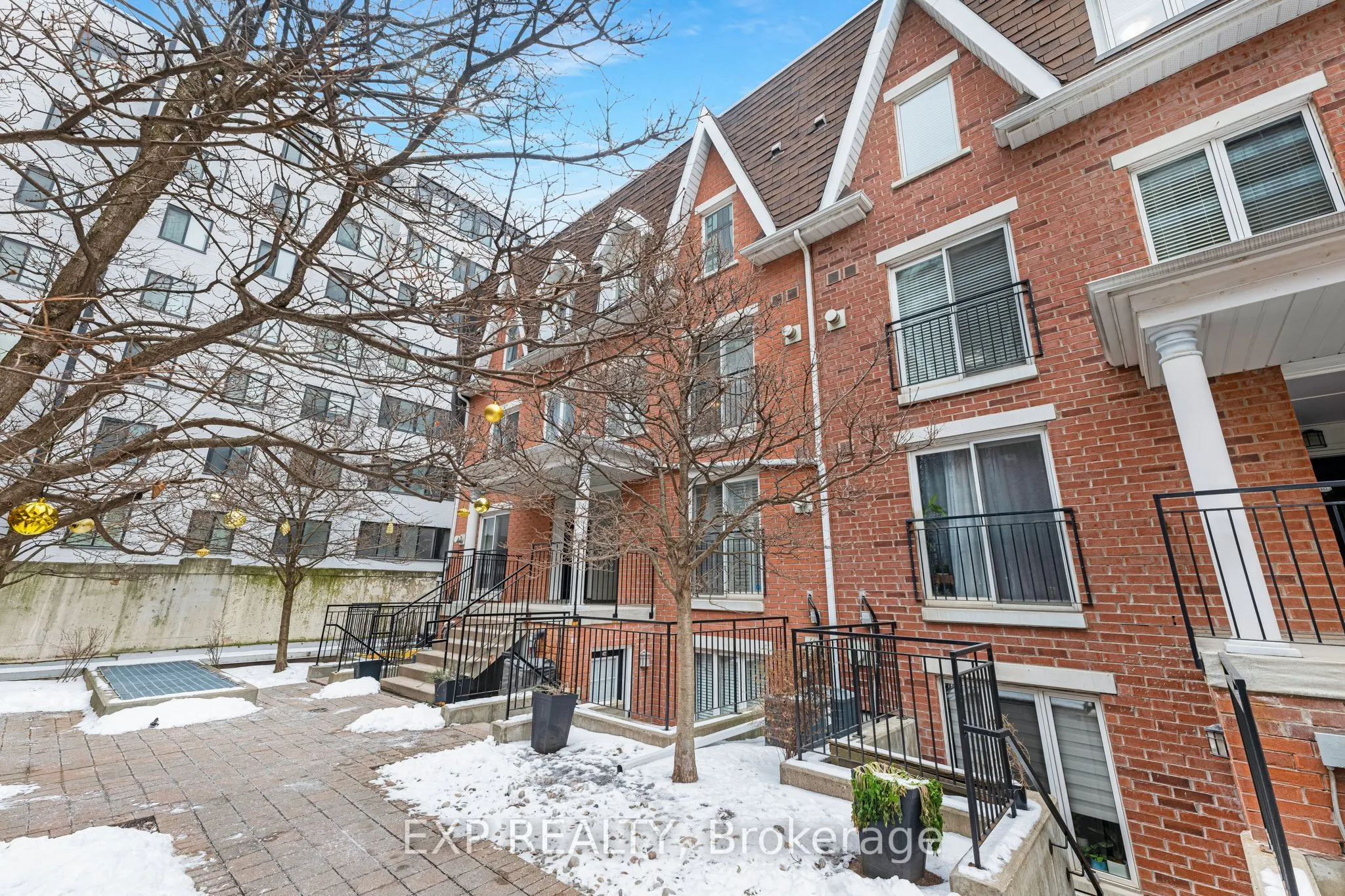 12 Laidlaw Street, #806