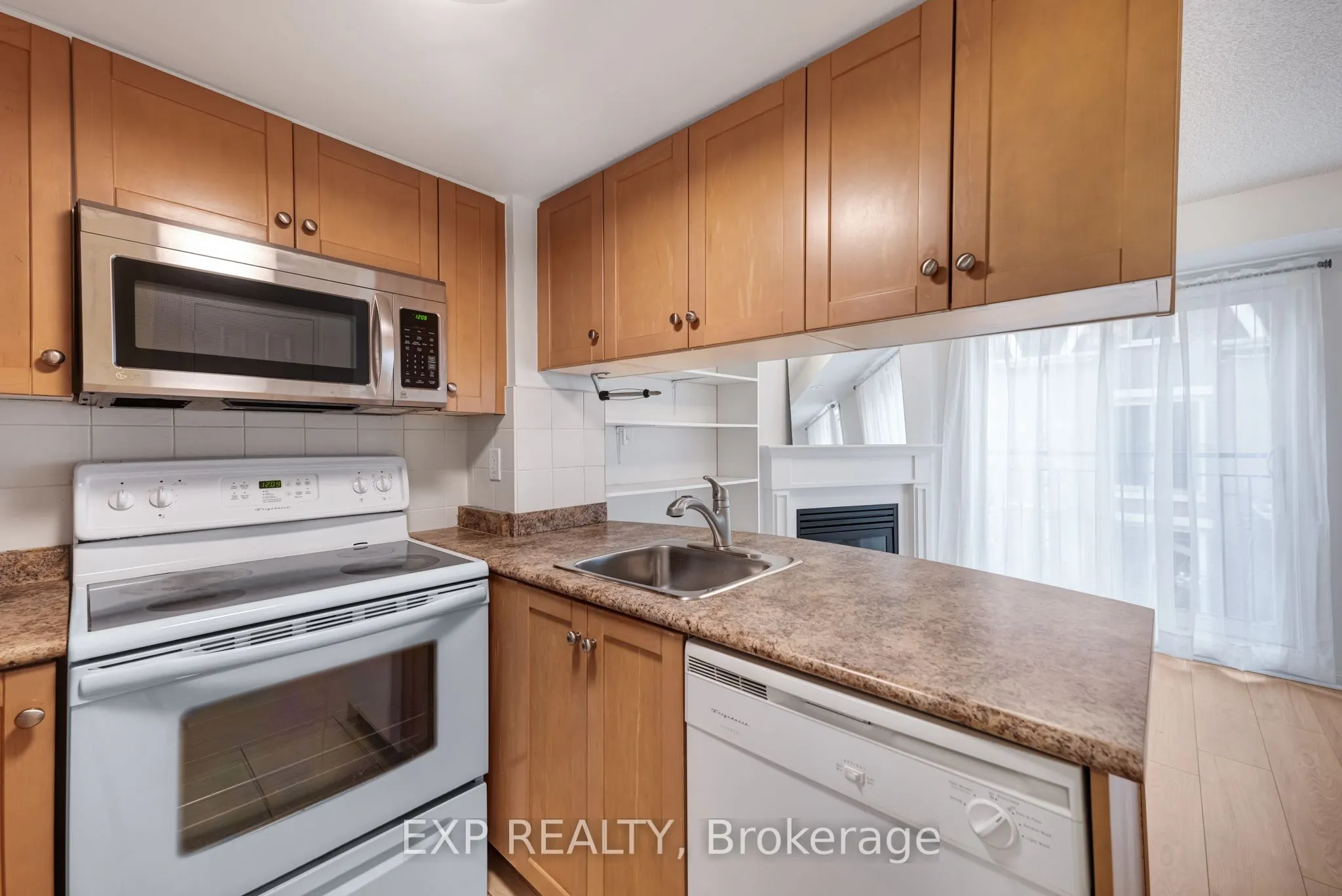 12 Laidlaw Street, #806