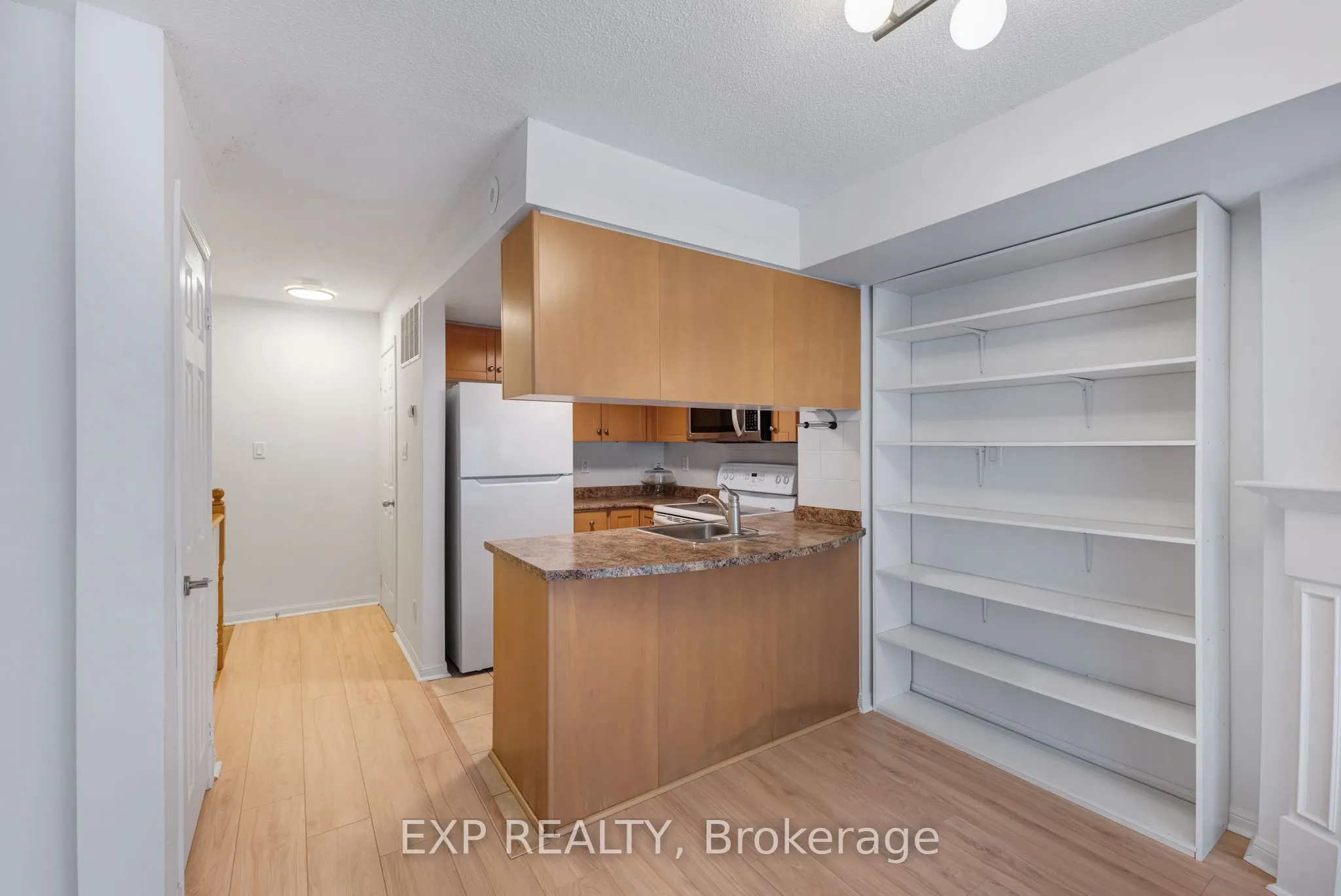 12 Laidlaw Street, #806