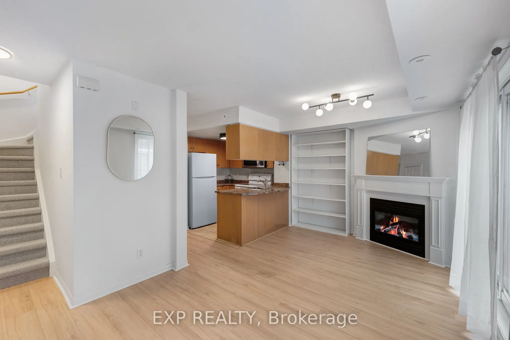 12 Laidlaw Street, #806
