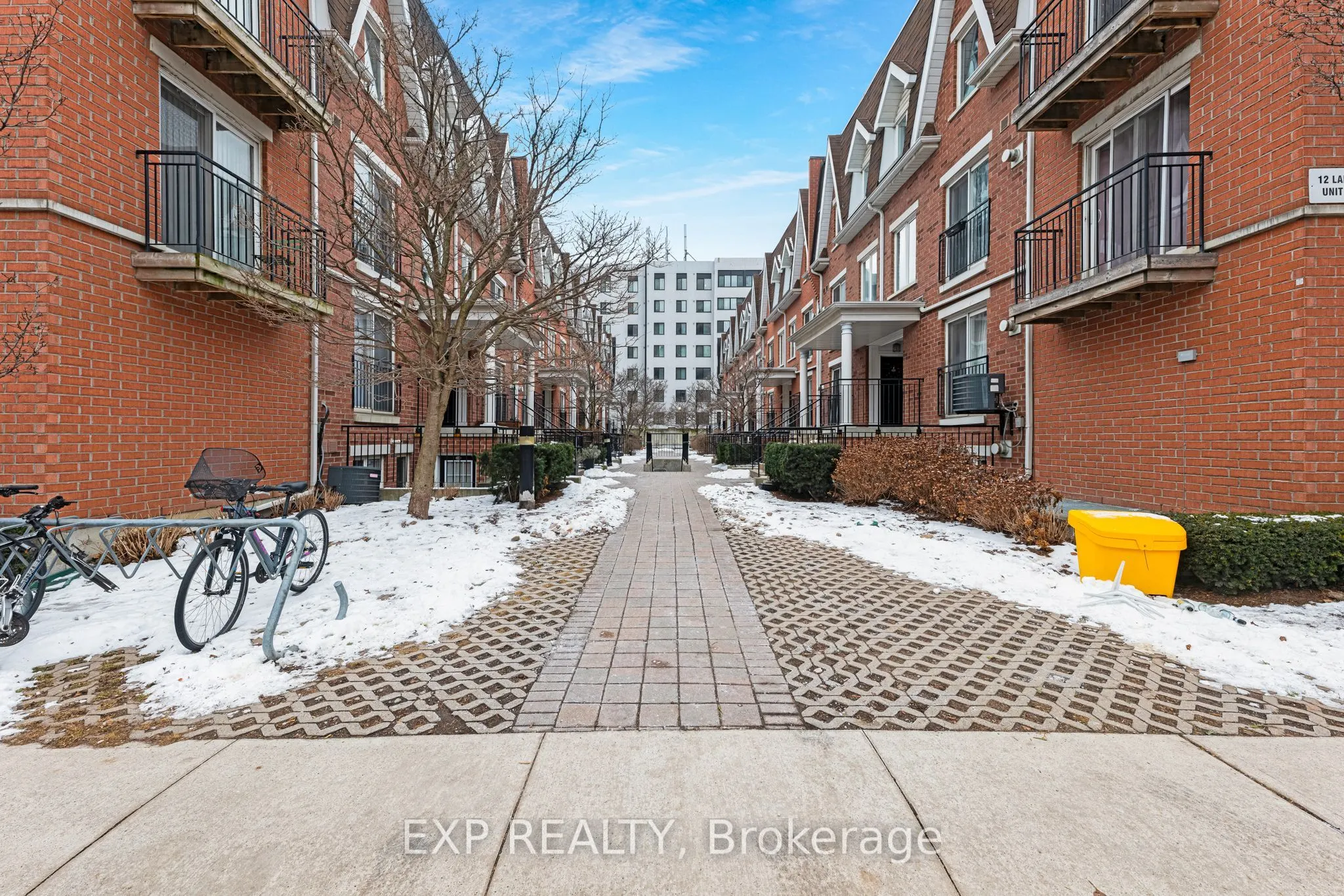 12 Laidlaw Street, #806