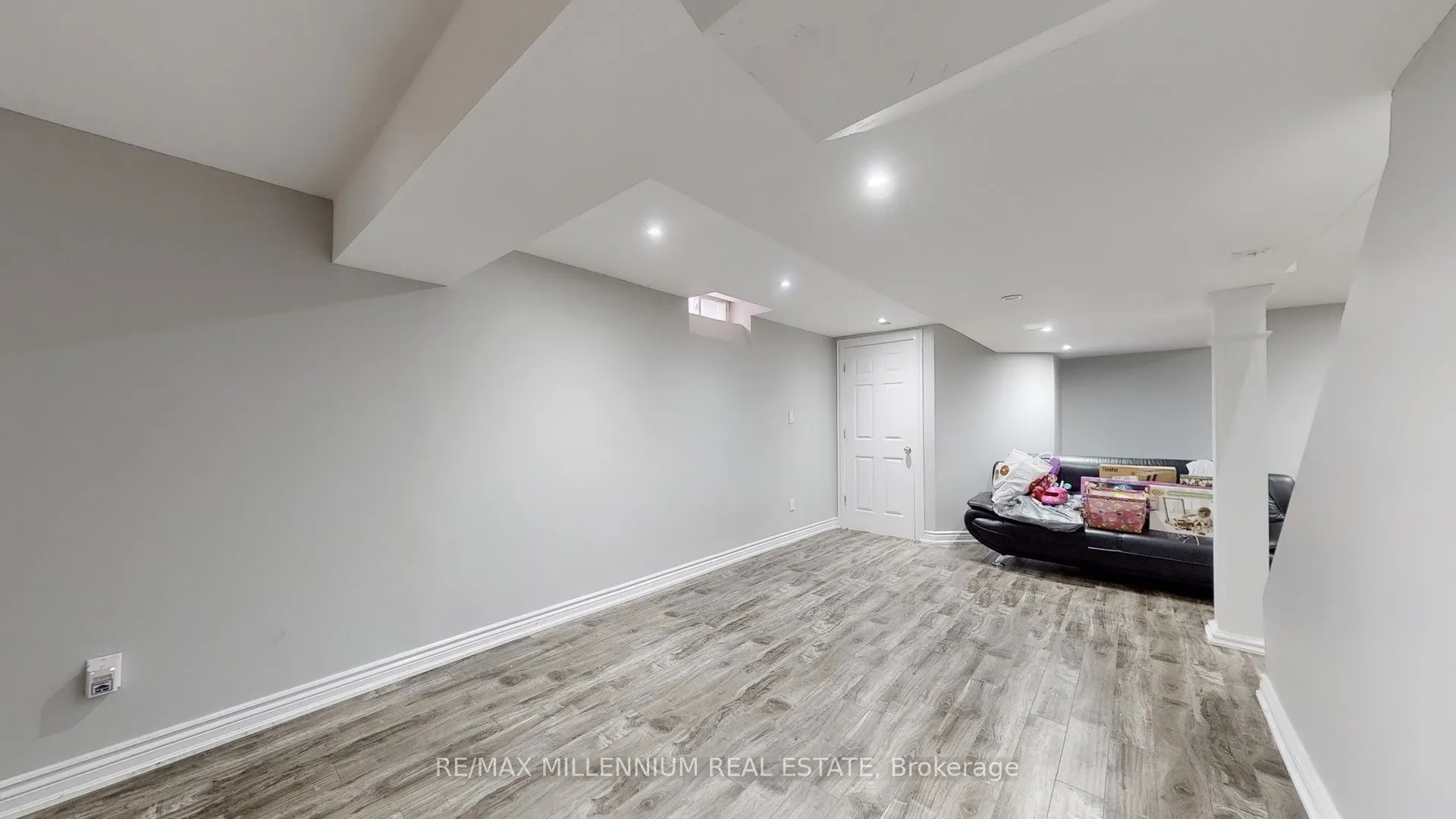 27 Dundalk Crescent