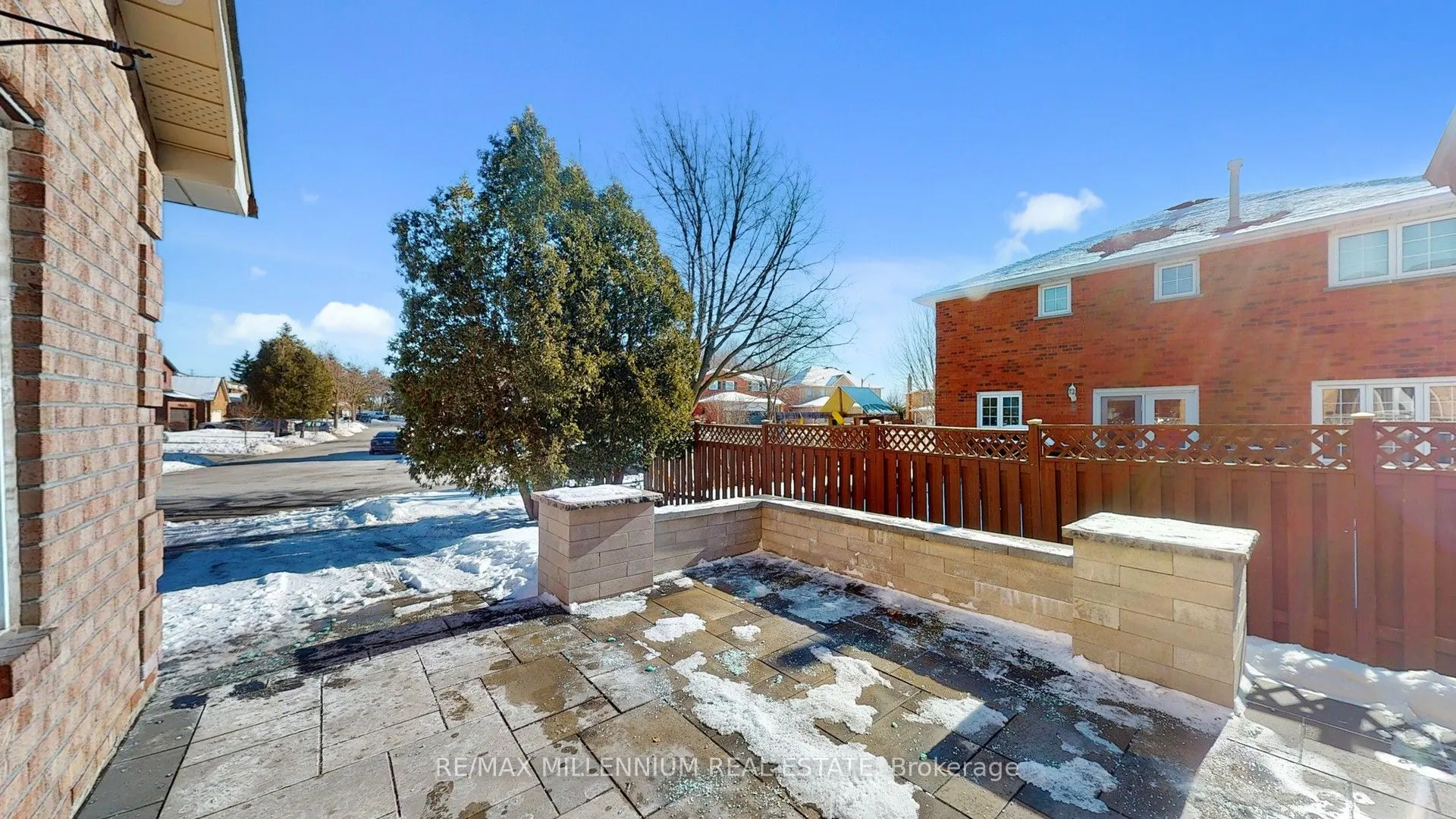 27 Dundalk Crescent