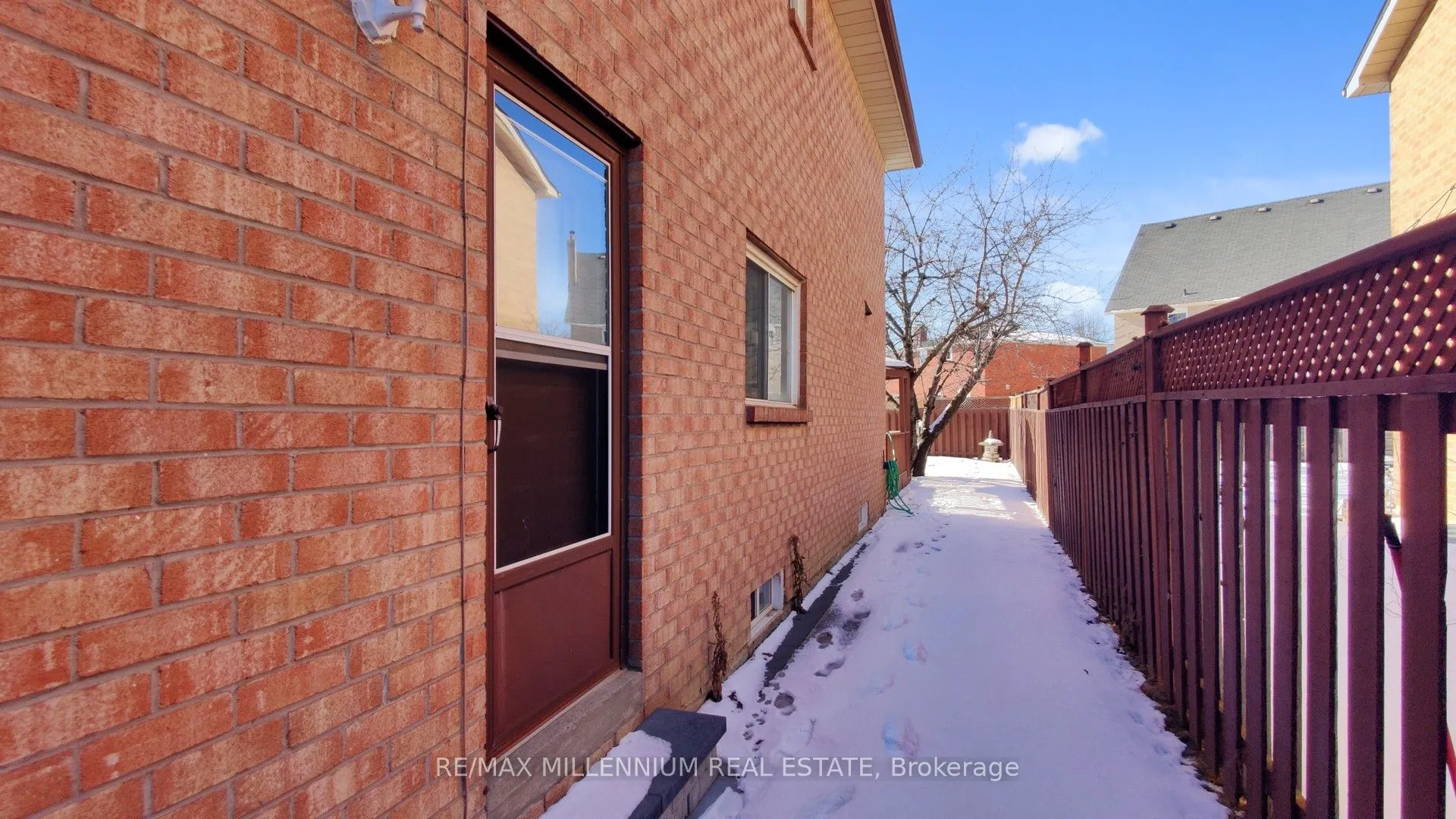 27 Dundalk Crescent