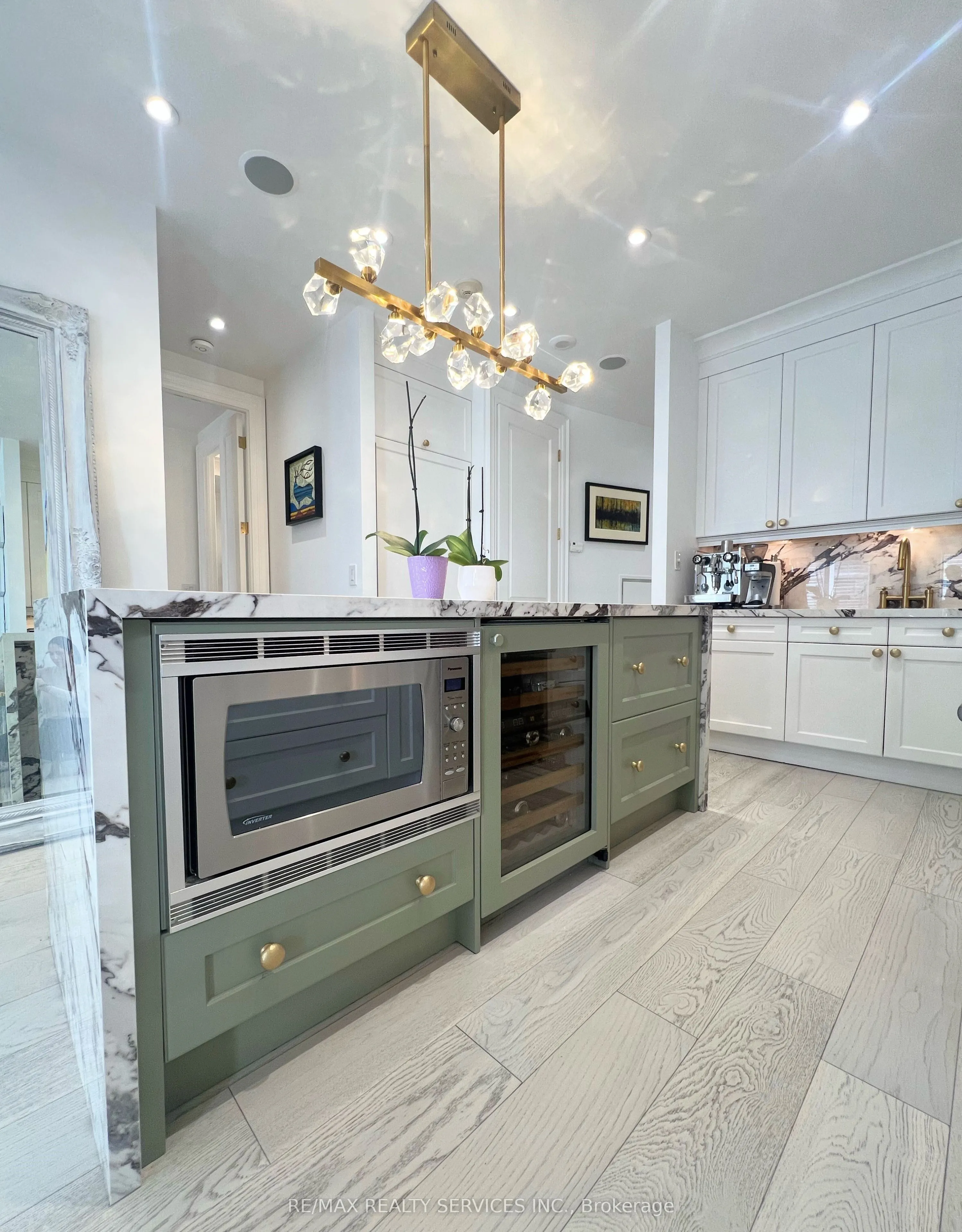 111 Forsythe Street, #1003