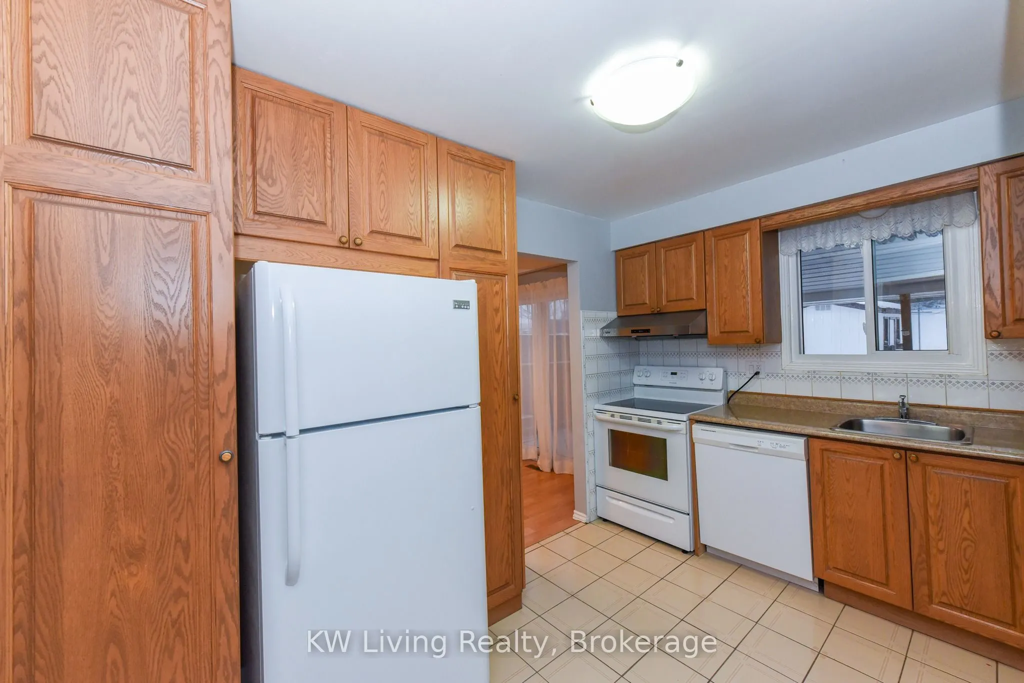 718 Eaglemount Crescent