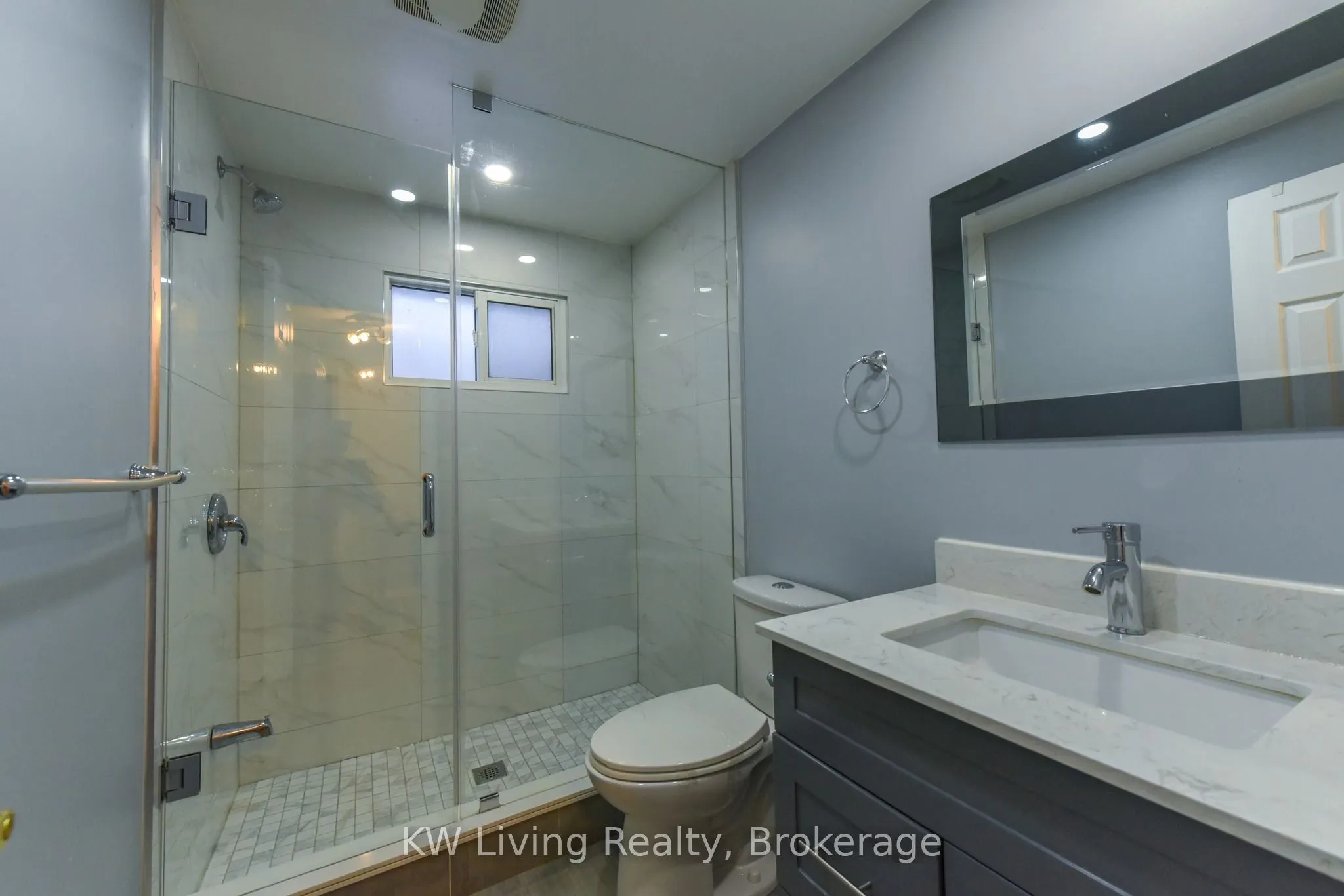 718 Eaglemount Crescent