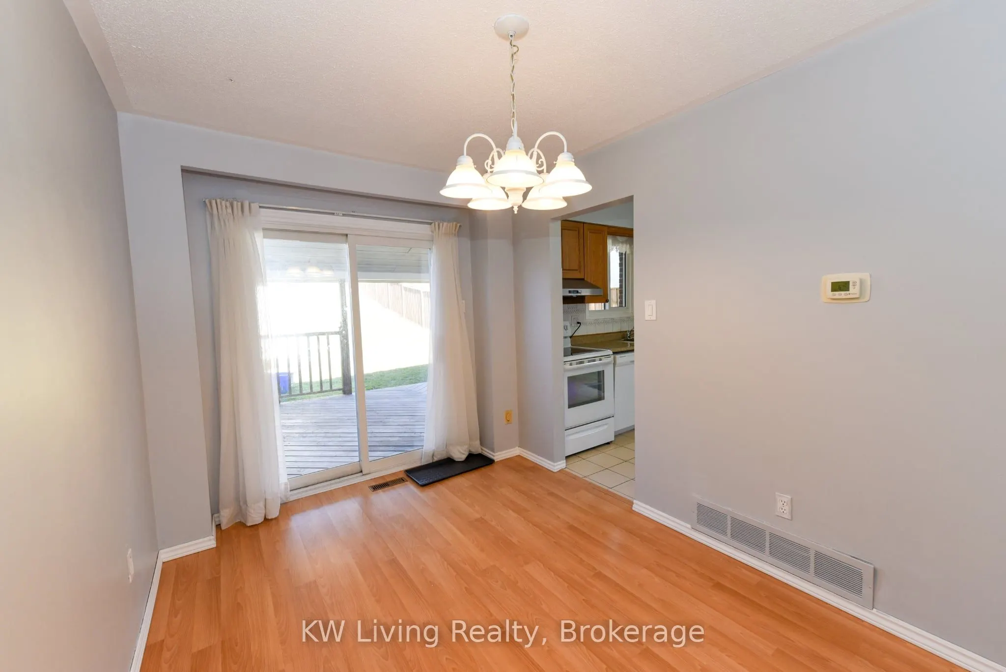 718 Eaglemount Crescent