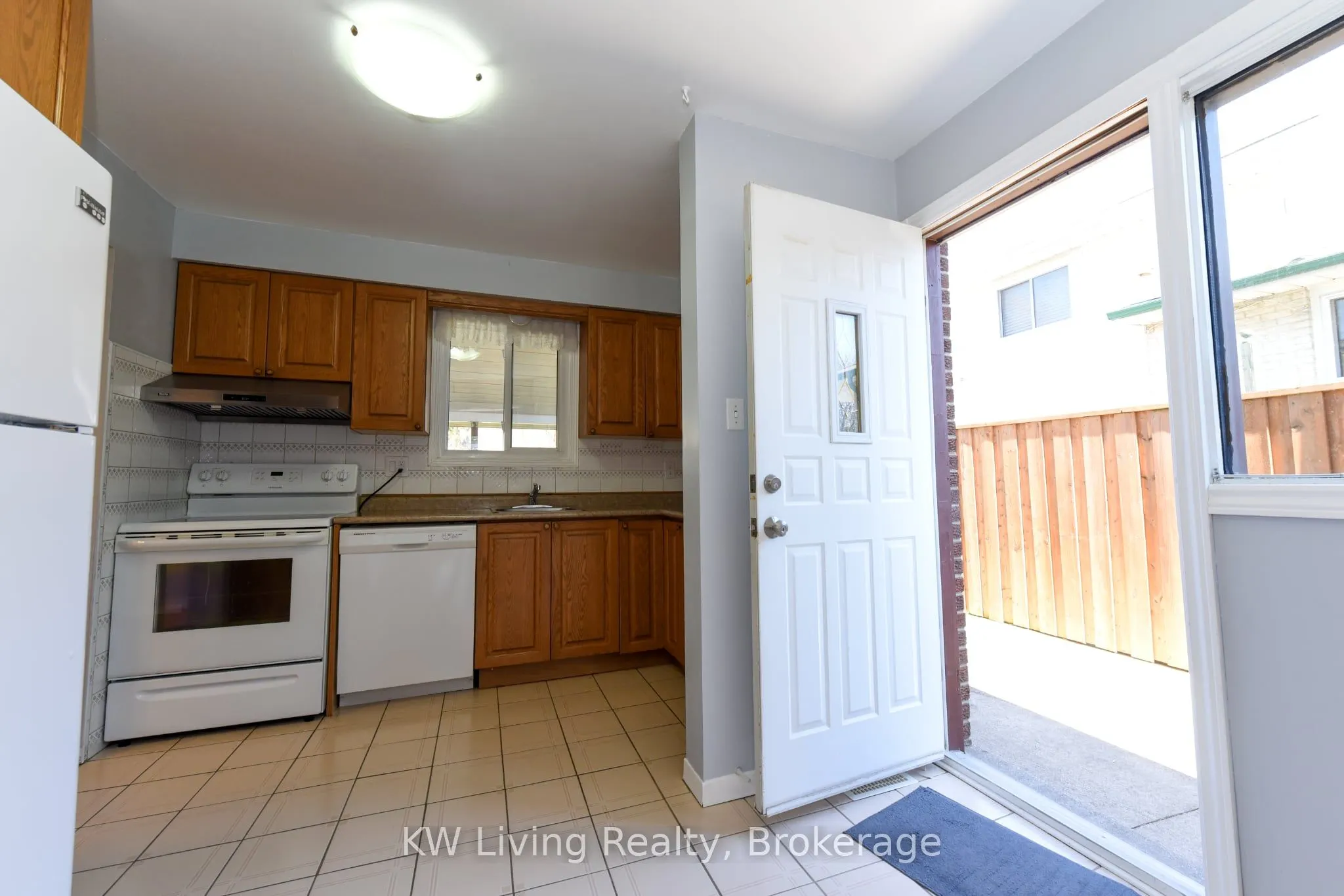 718 Eaglemount Crescent