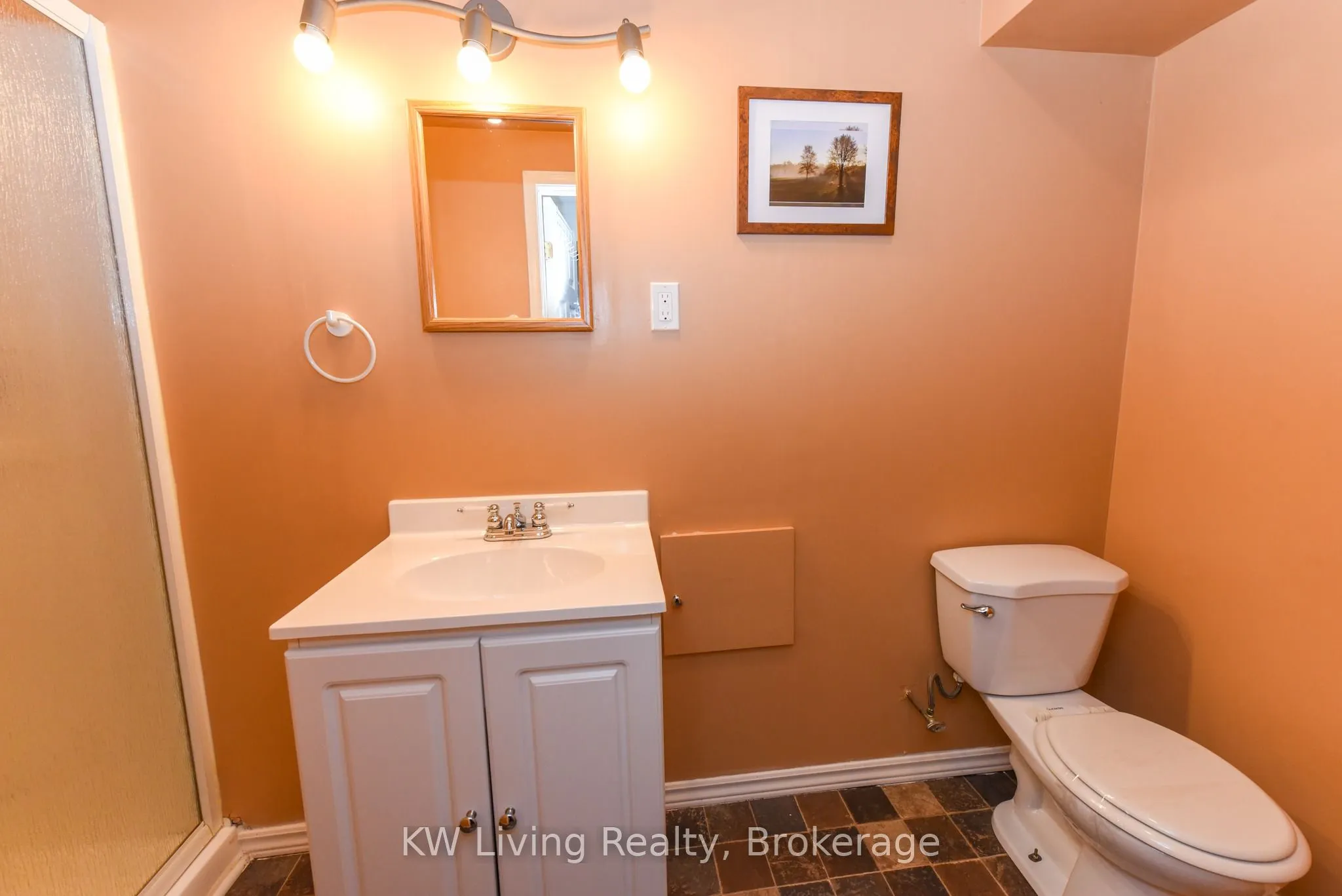 718 Eaglemount Crescent