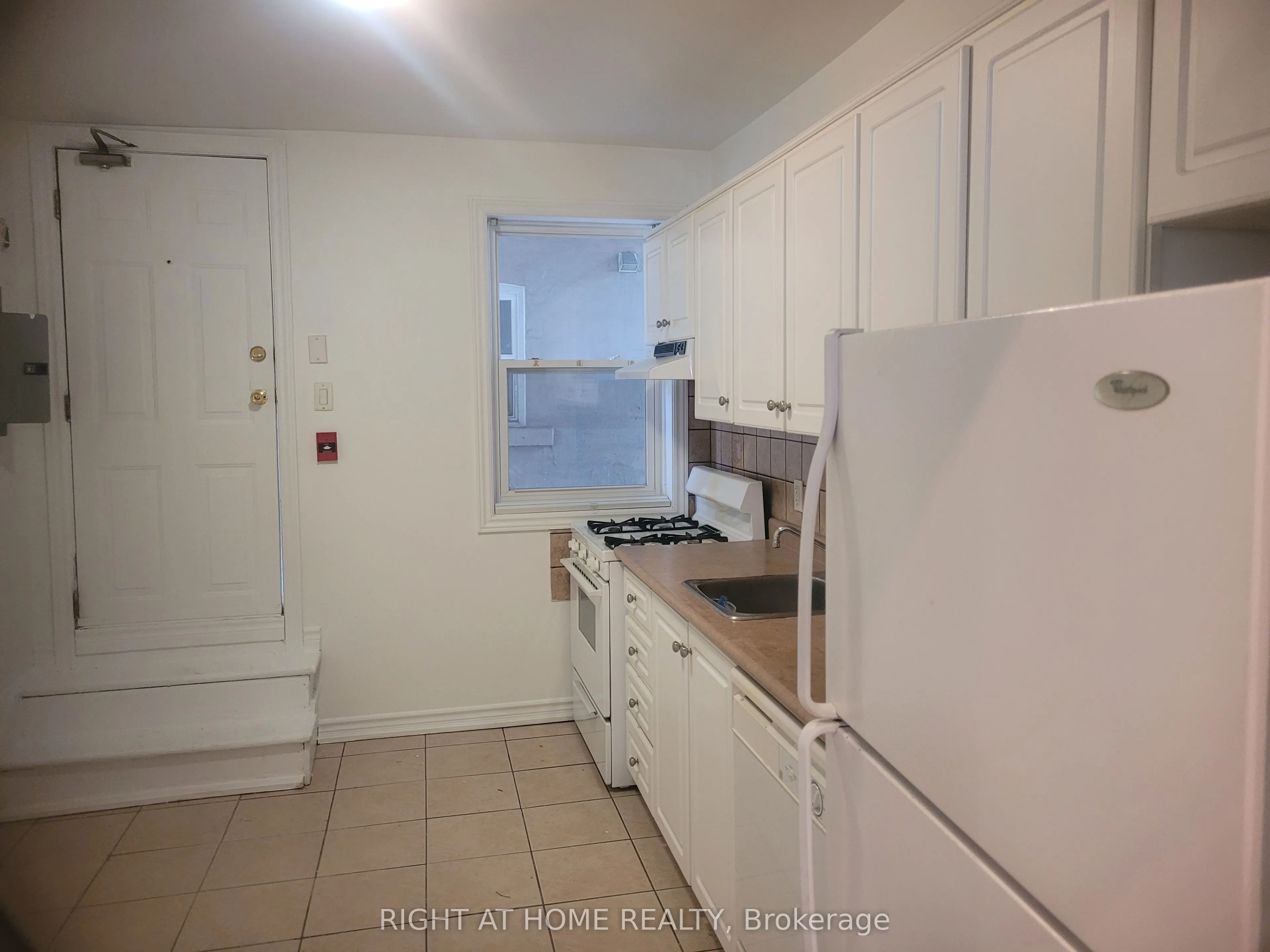 140 COWAN Avenue, #4