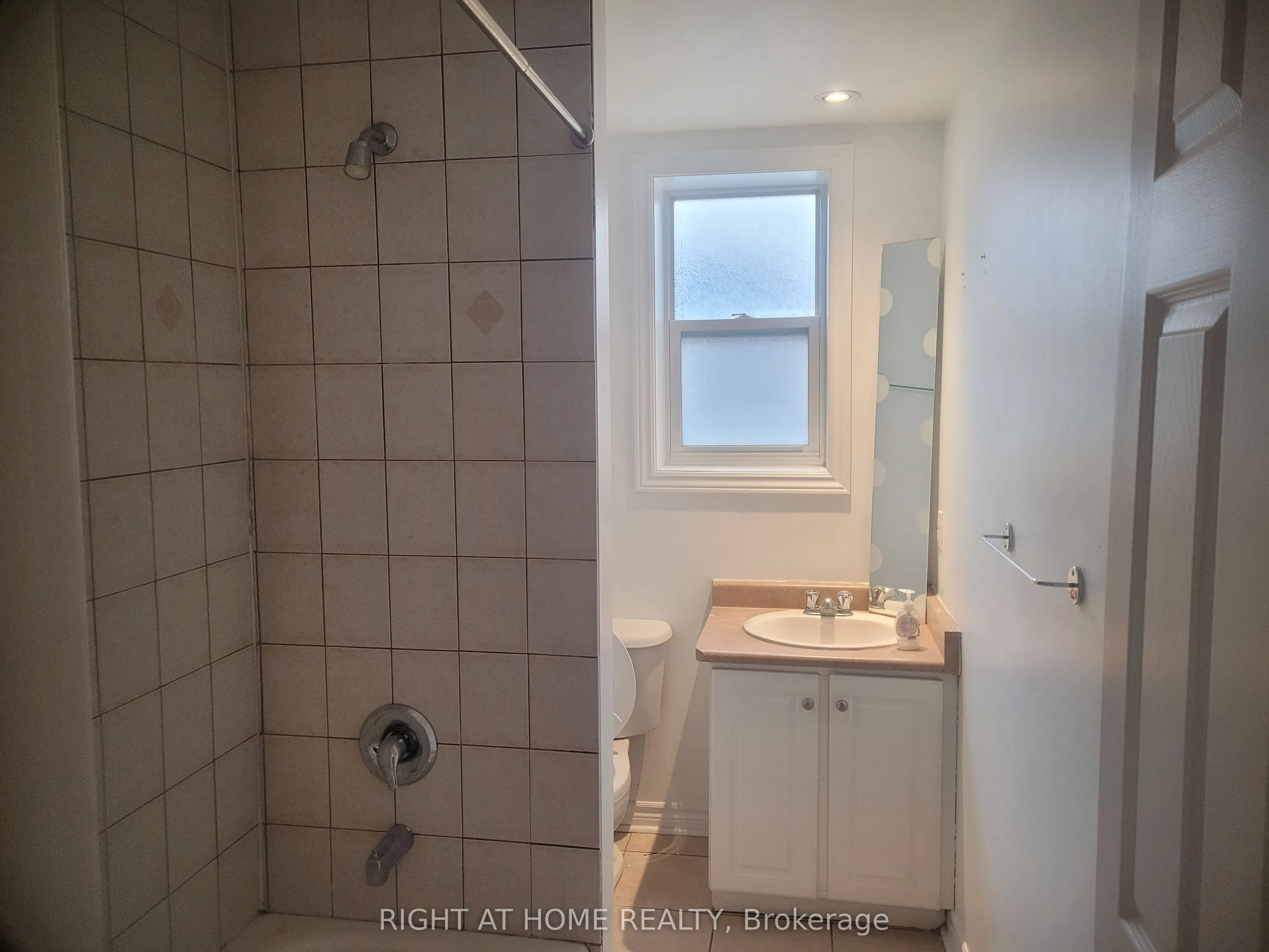 140 COWAN Avenue, #4