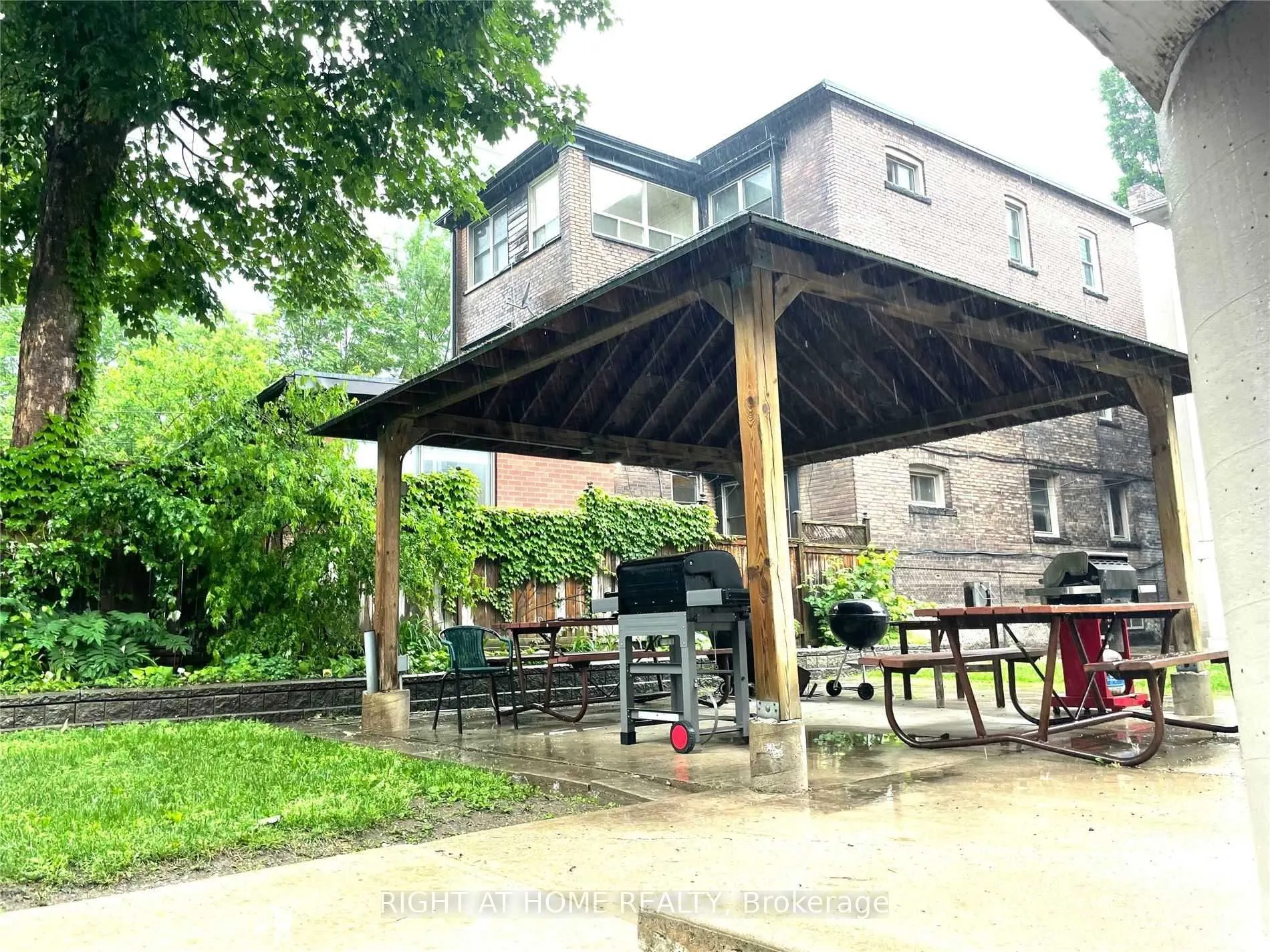 140 COWAN Avenue, #4