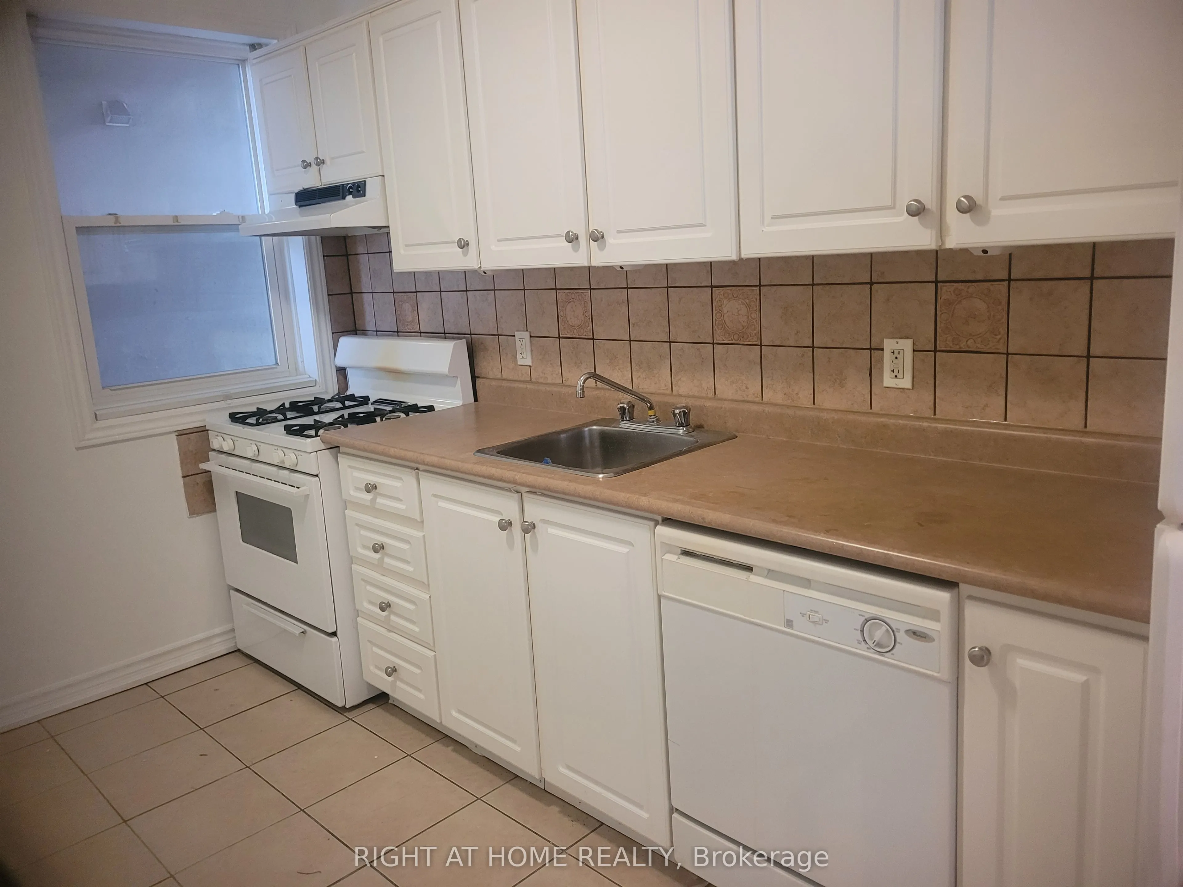 140 COWAN Avenue, #4