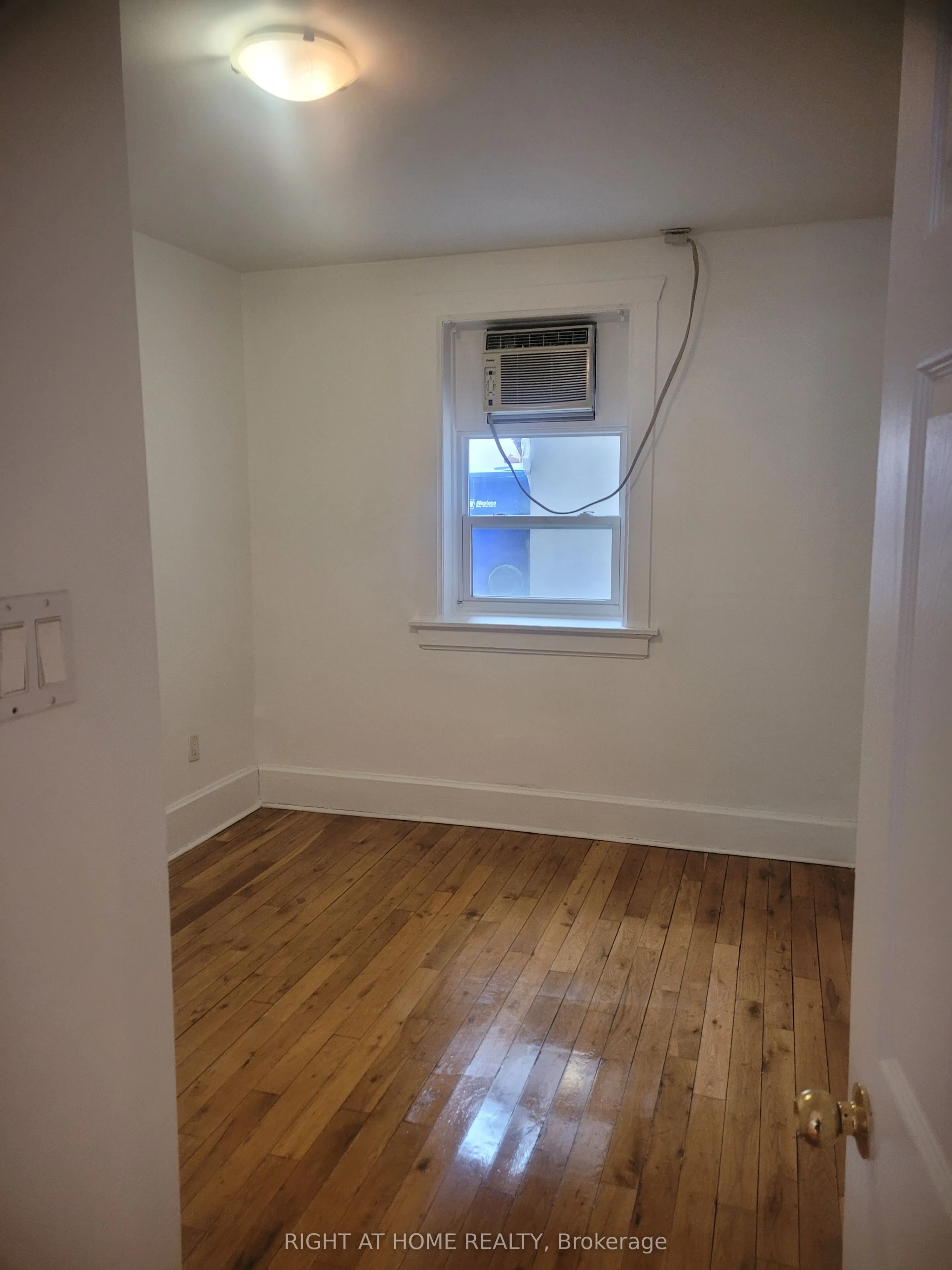 140 COWAN Avenue, #4