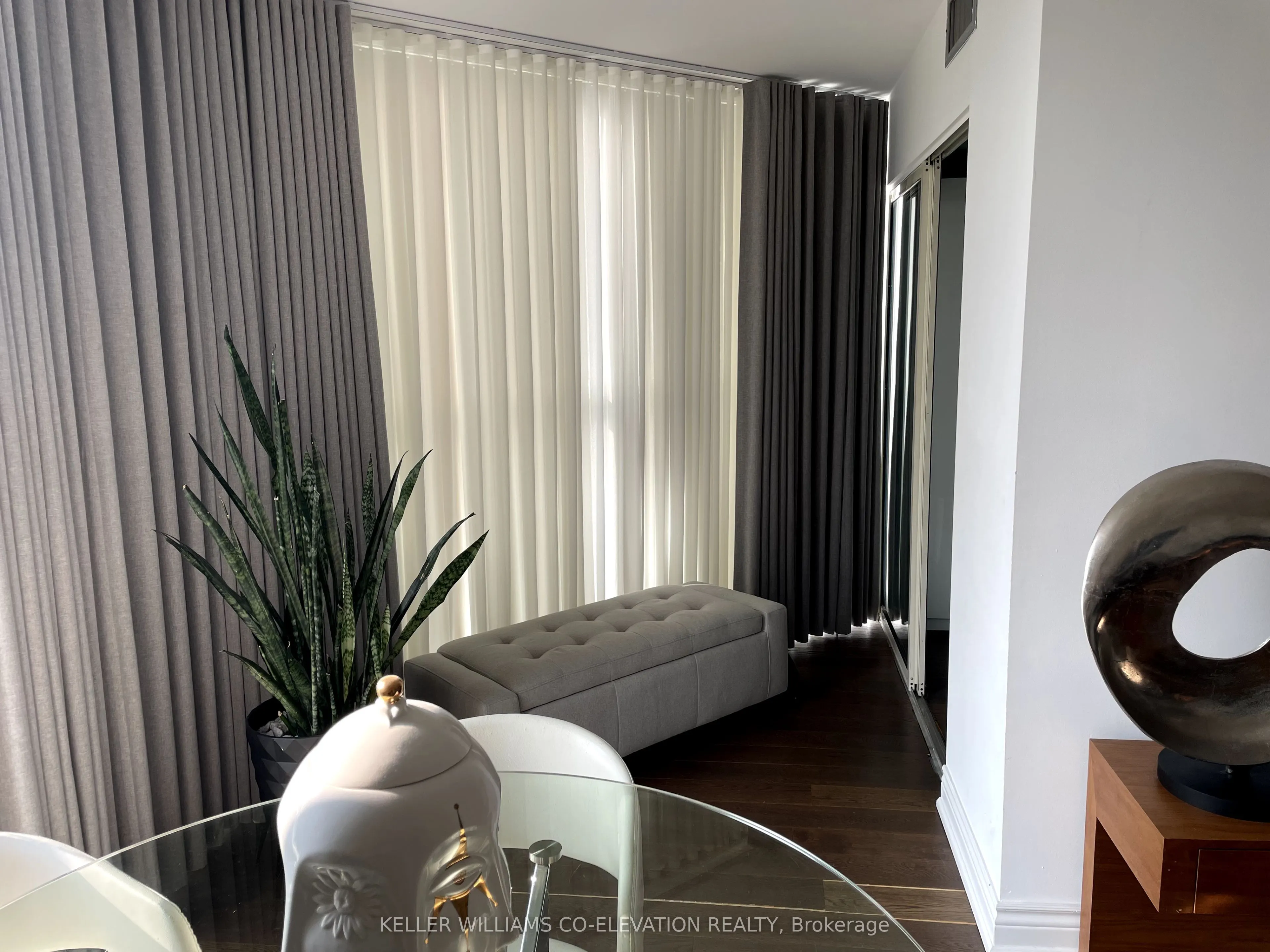2091 Hurontario Street, #707
