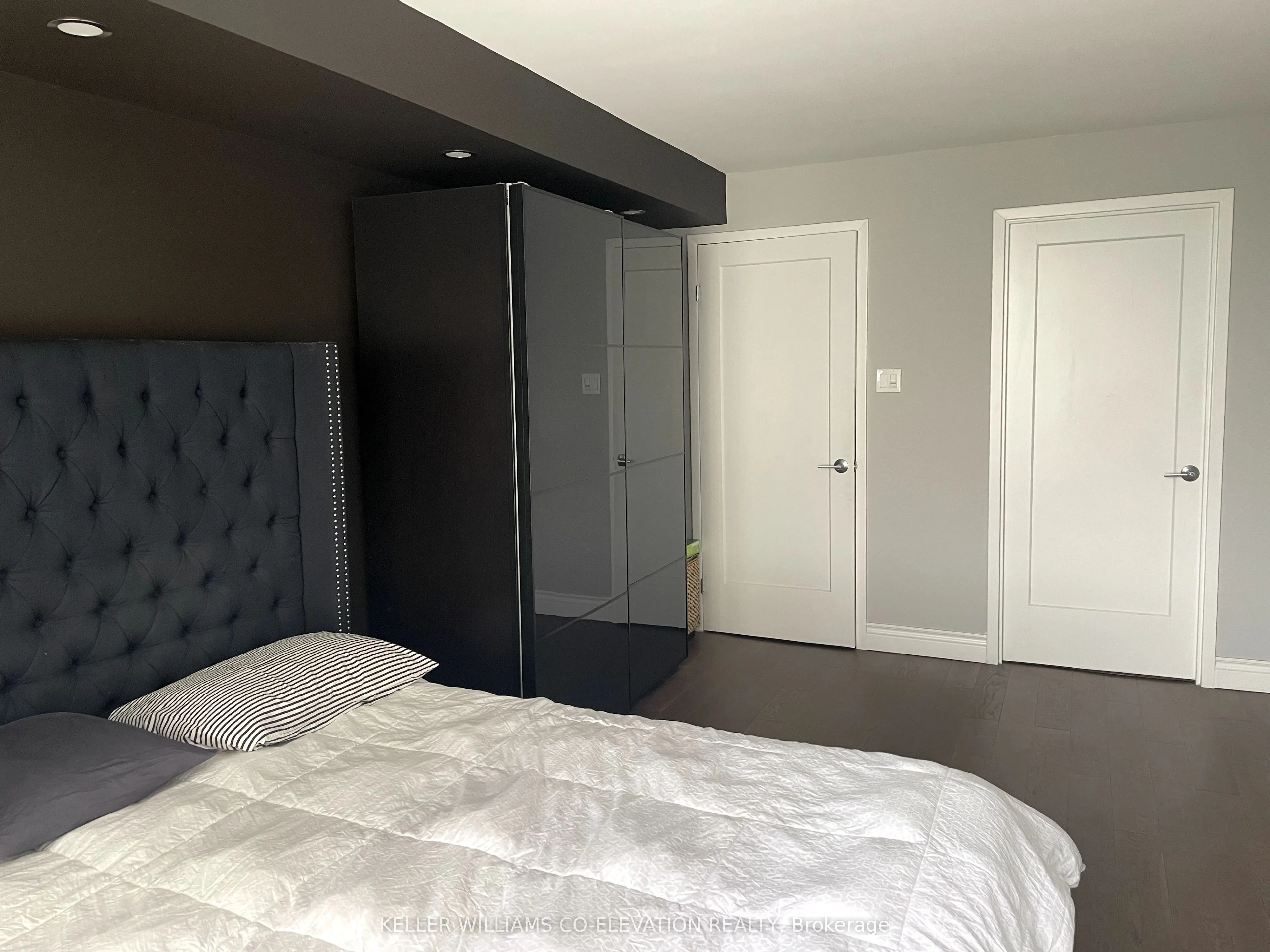 2091 Hurontario Street, #707