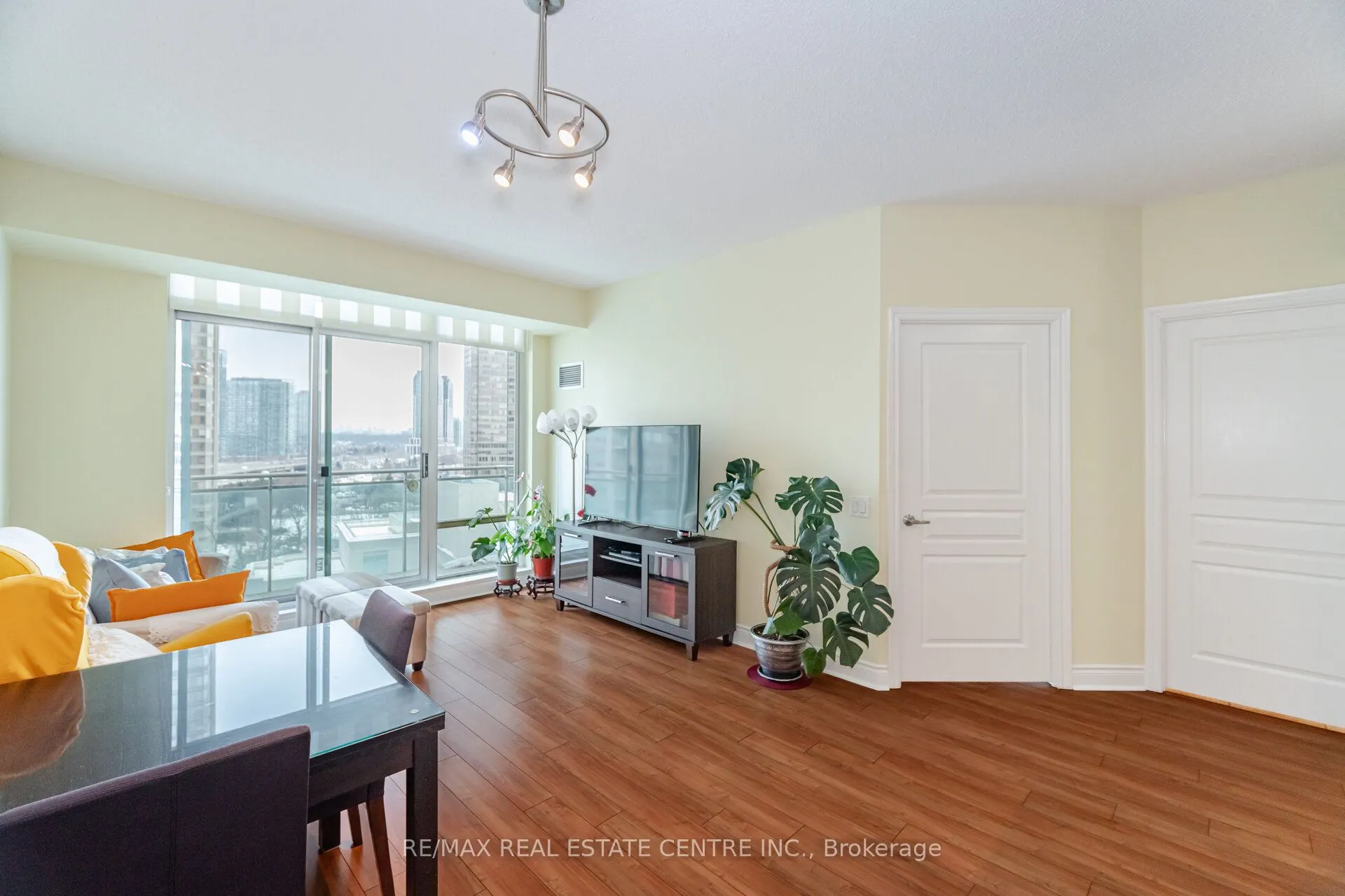 5 Marine Parade Drive #911
