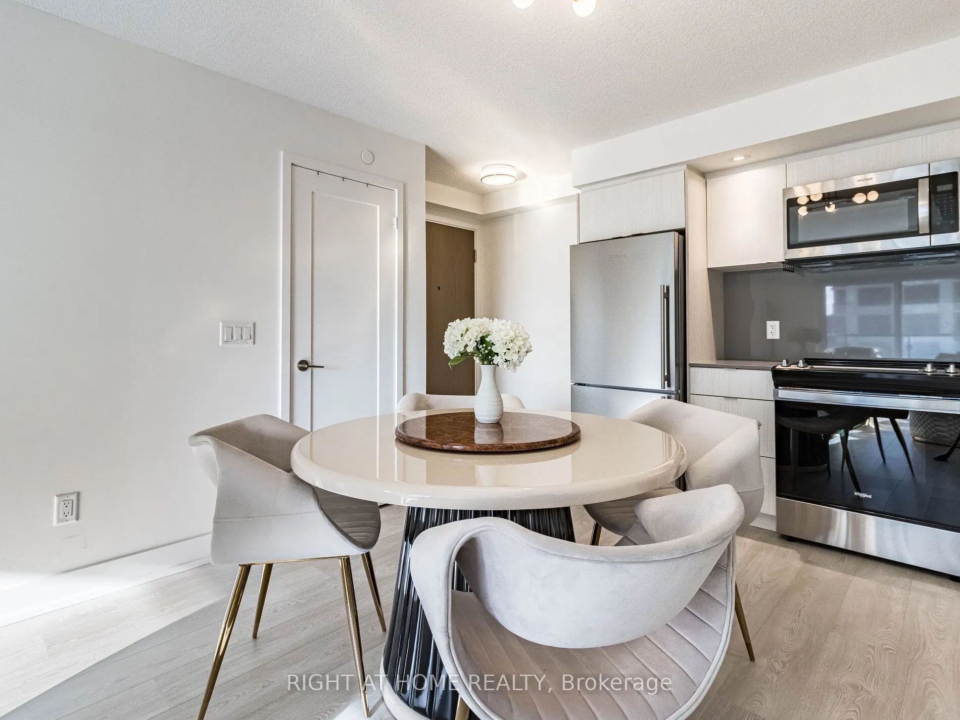 10 Eva Road, #1401