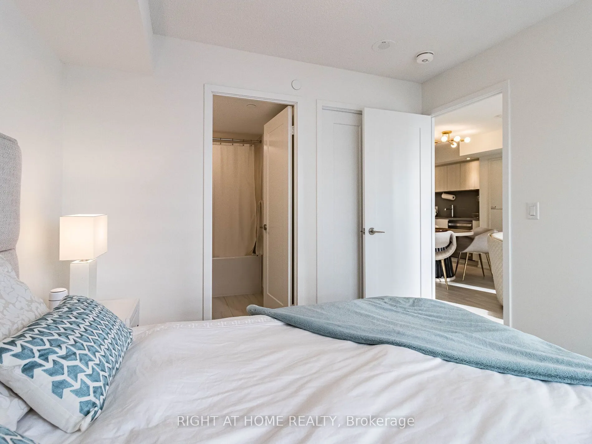 10 Eva Road, #1401