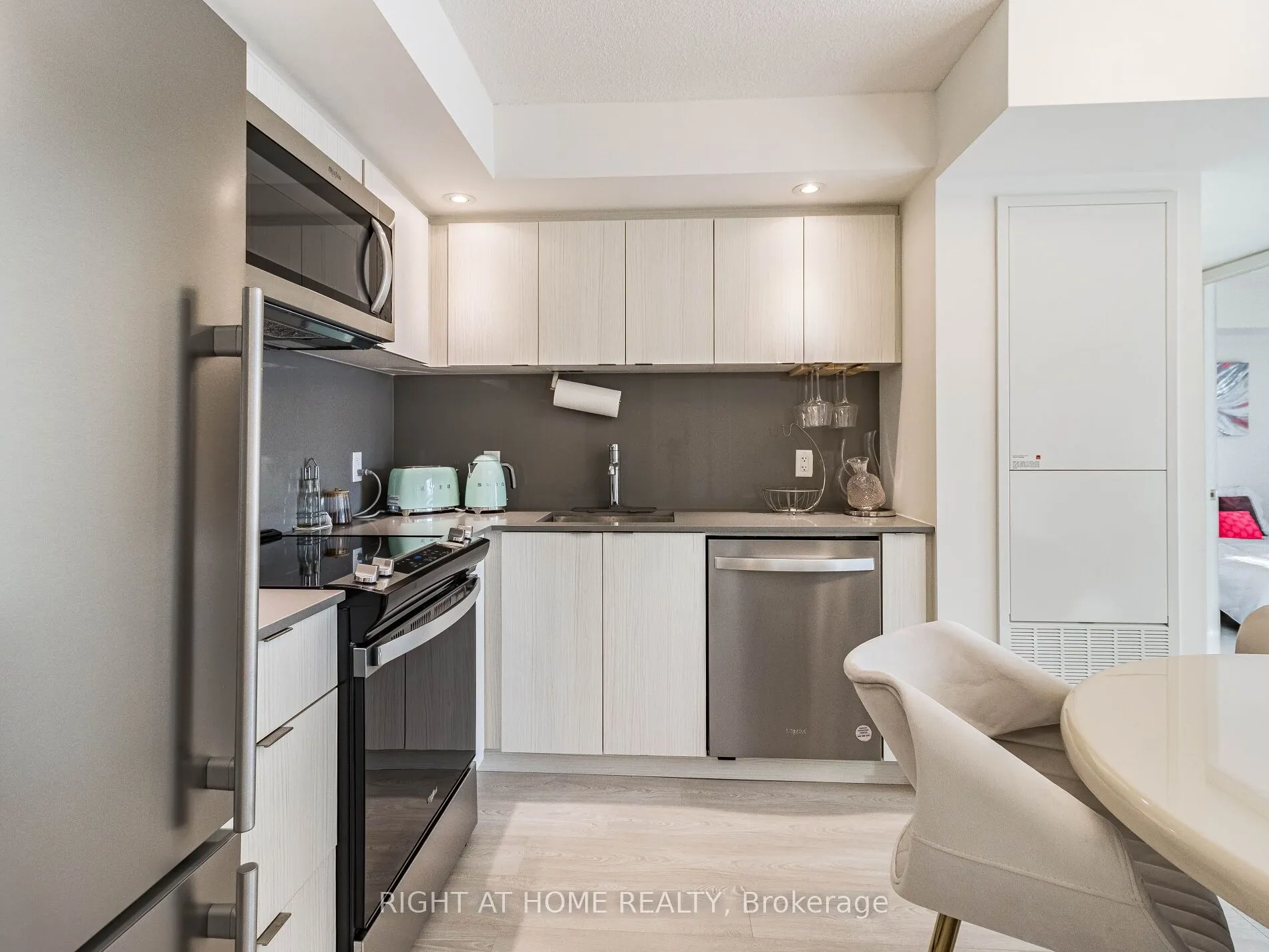 10 Eva Road, #1401