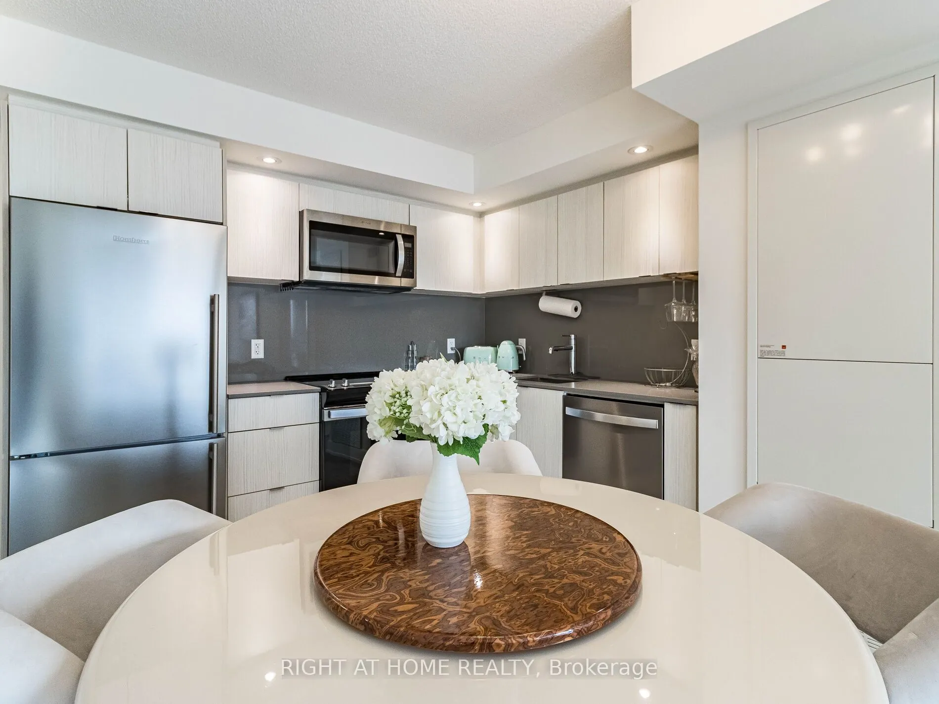 10 Eva Road, #1401
